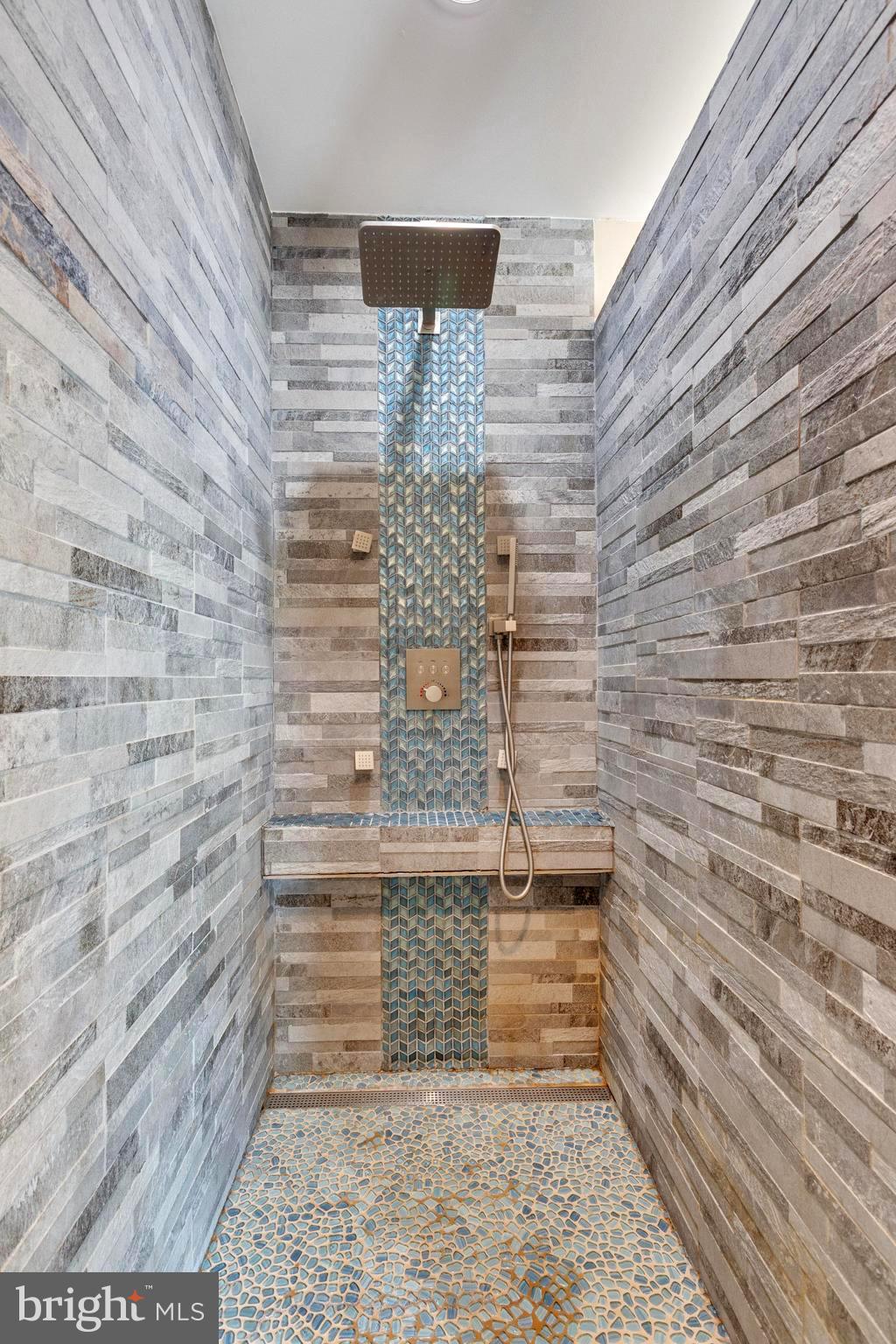 REDLAND KNOLLS - Residential