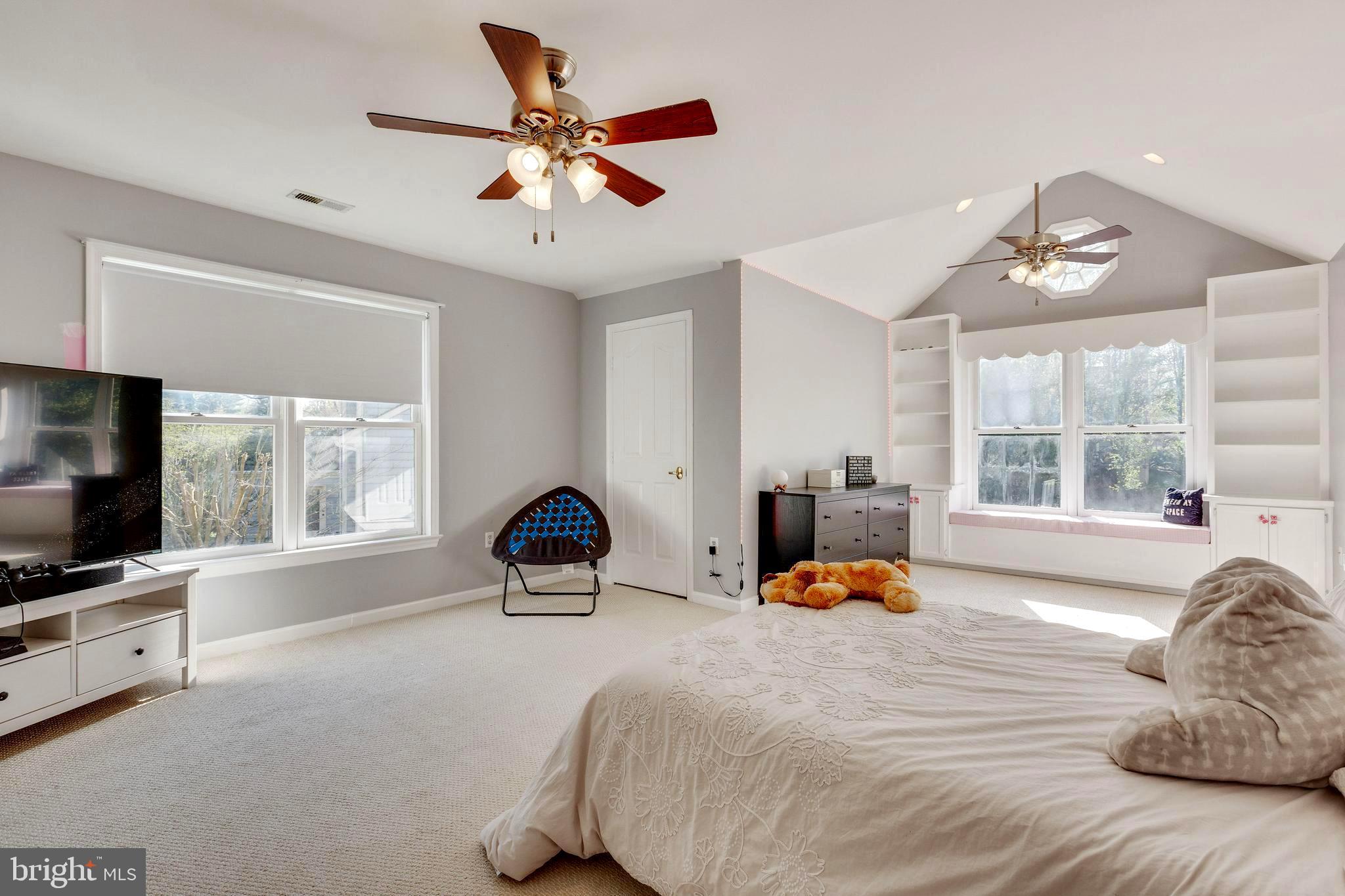 REDLAND KNOLLS - Residential