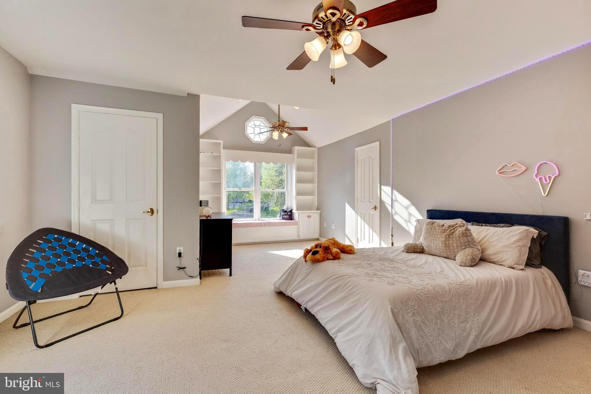 REDLAND KNOLLS - Residential