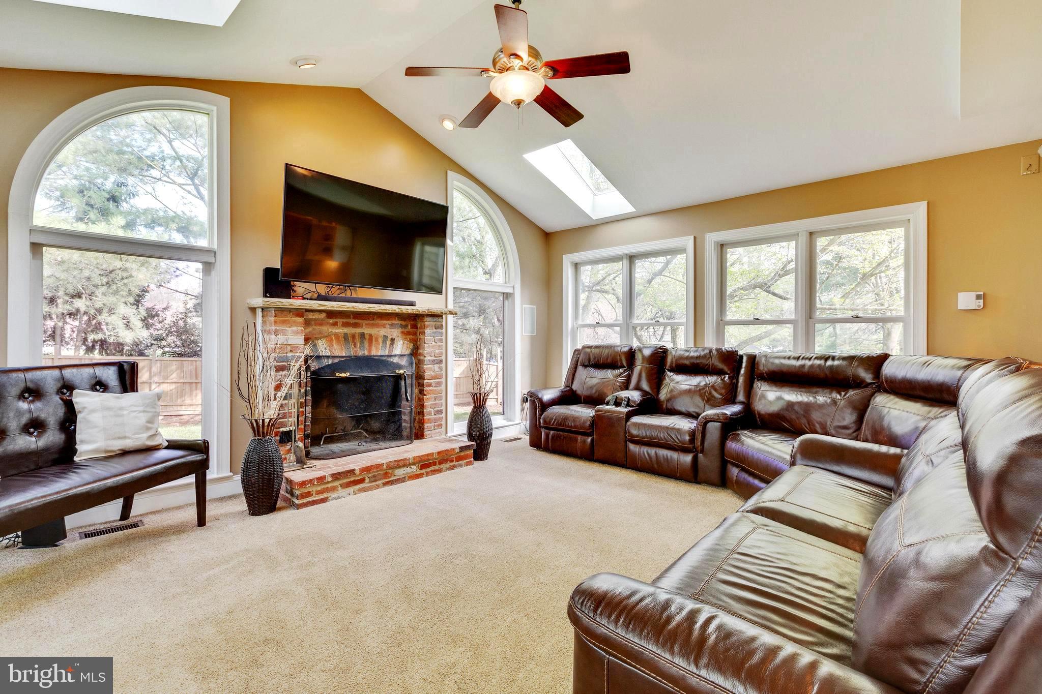 REDLAND KNOLLS - Residential