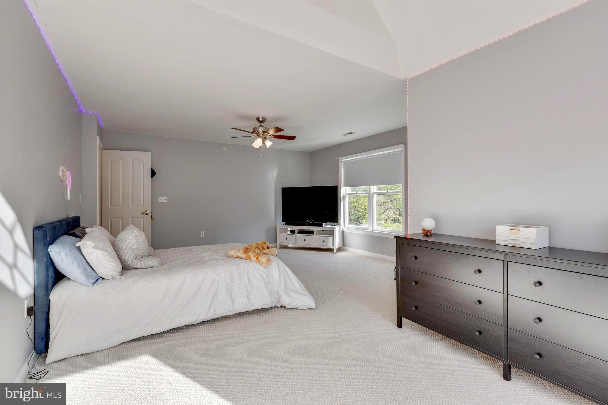 REDLAND KNOLLS - Residential