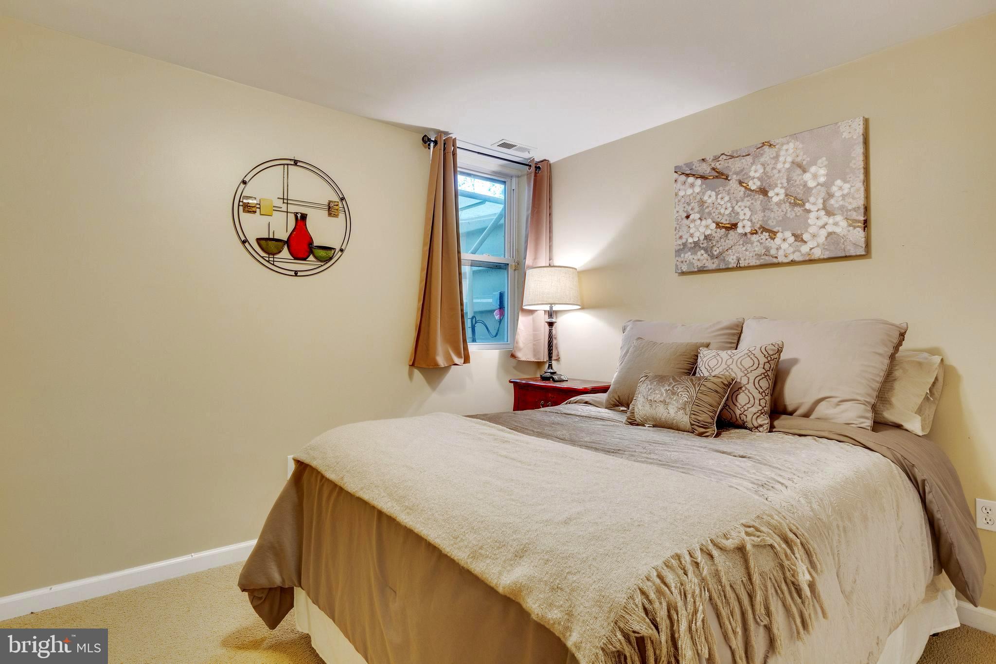 REDLAND KNOLLS - Residential