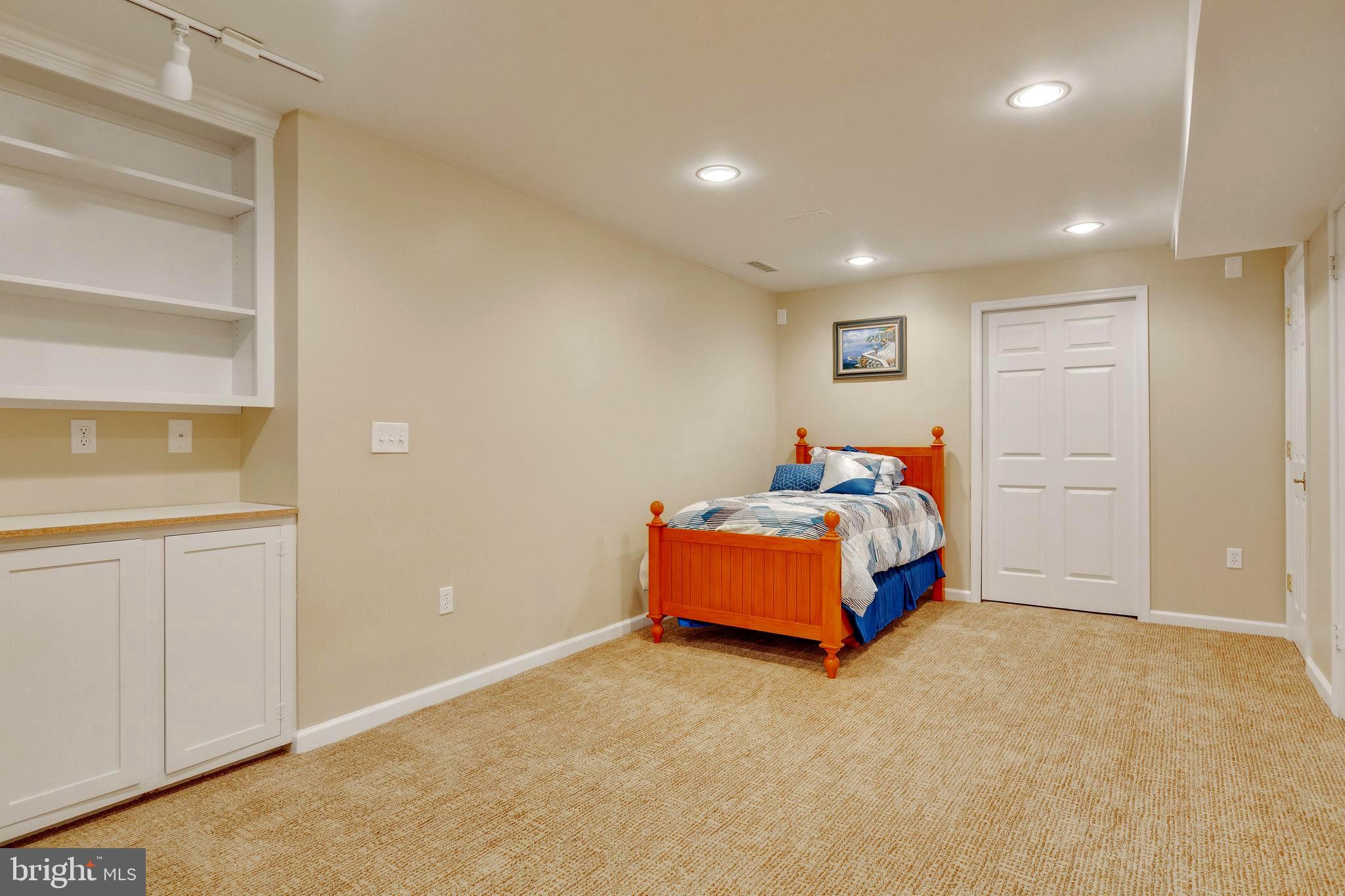 REDLAND KNOLLS - Residential