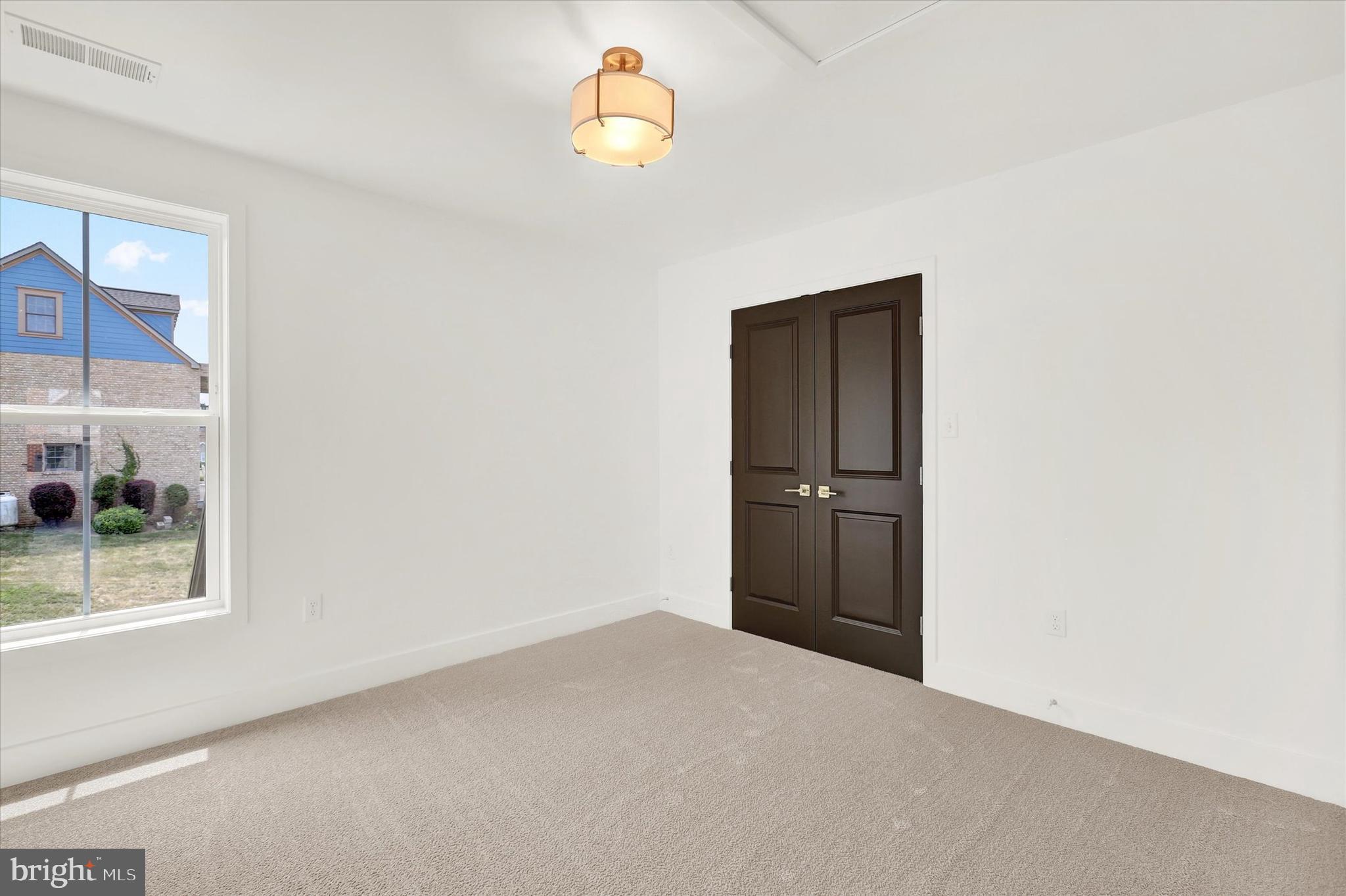 COUNTRY LANE - Residential