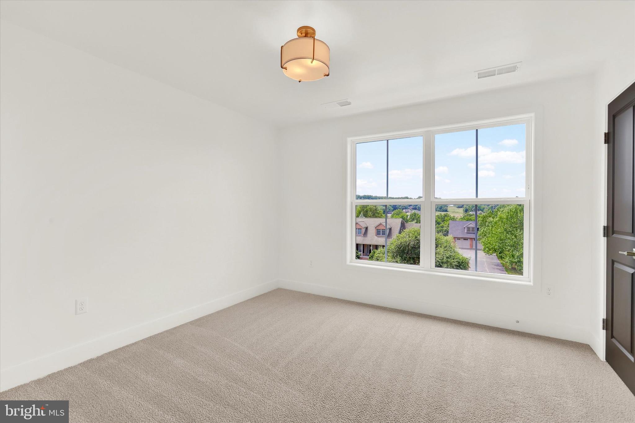 COUNTRY LANE - Residential