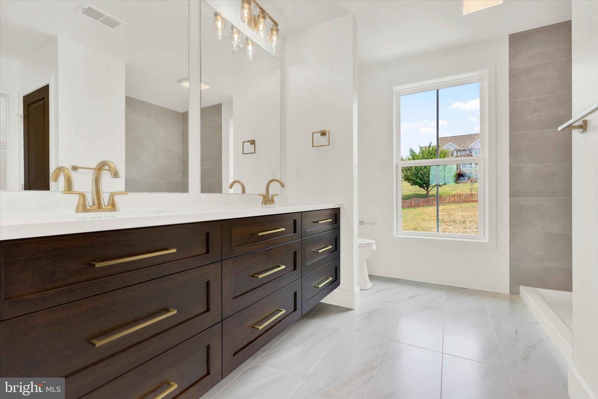 COUNTRY LANE - Residential