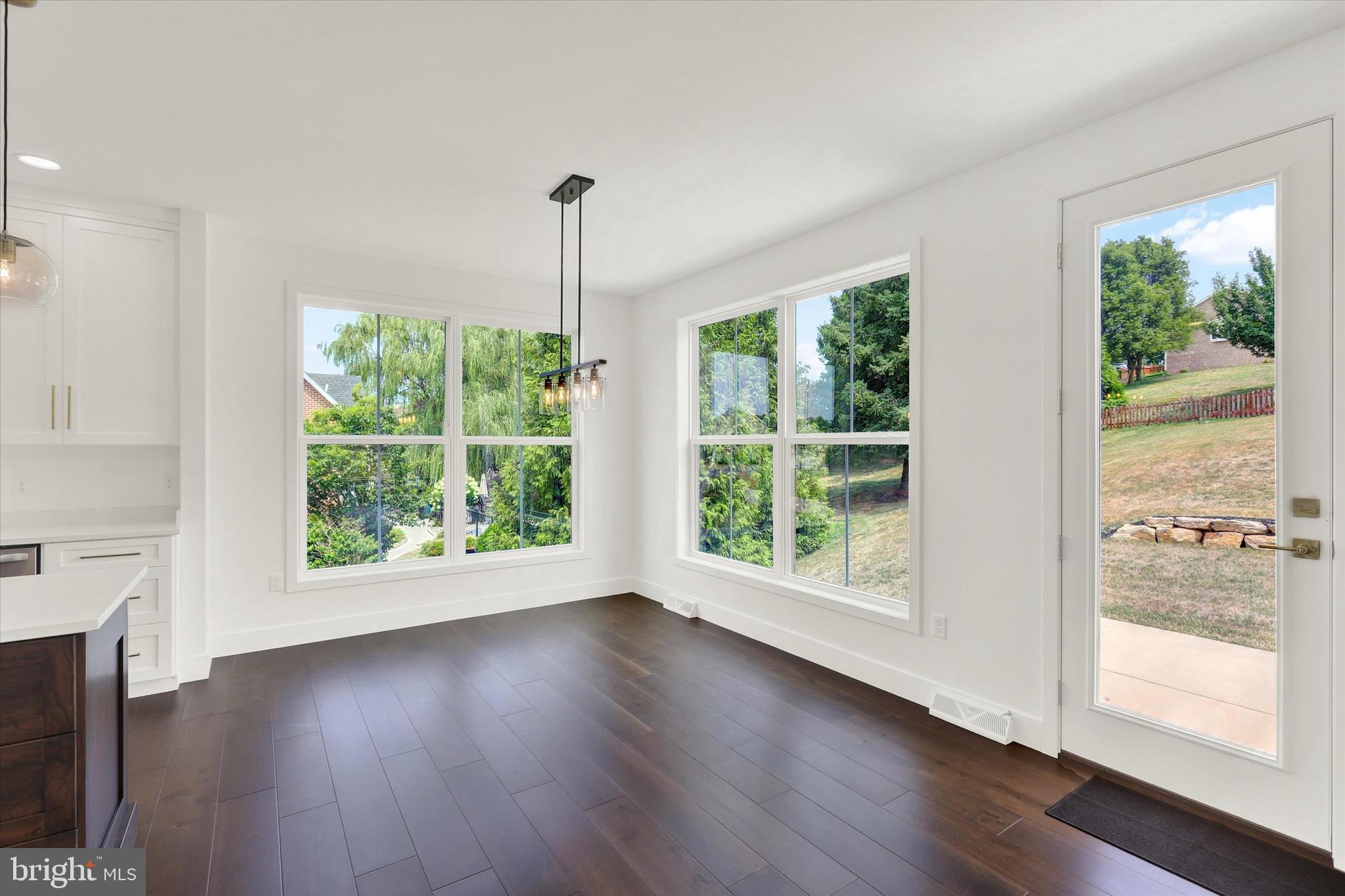 COUNTRY LANE - Residential