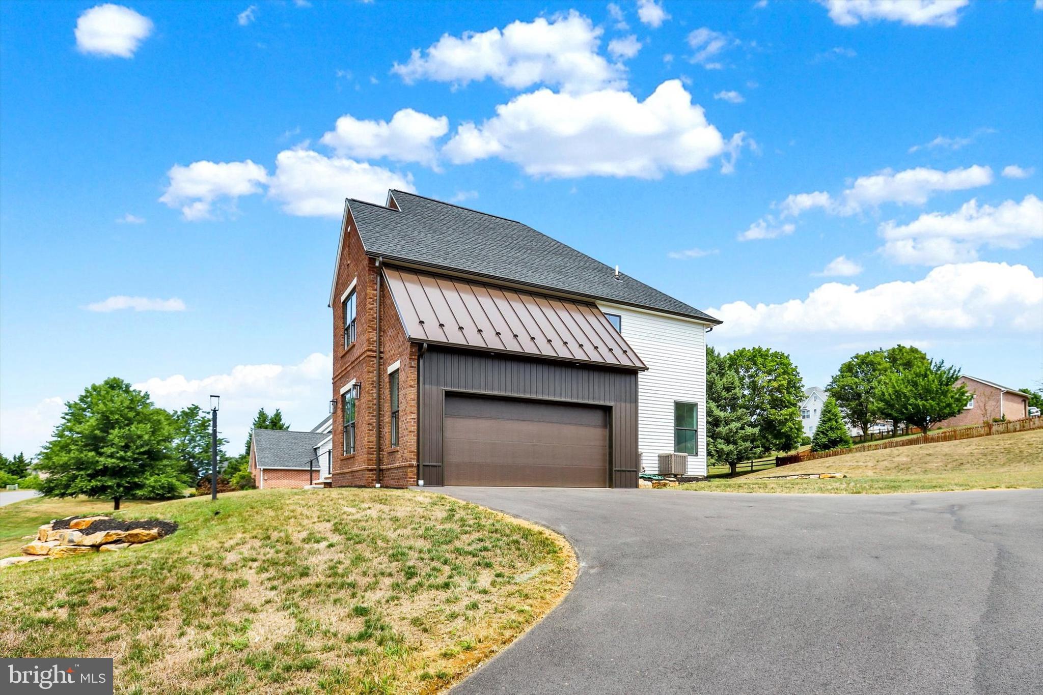 COUNTRY LANE - Residential