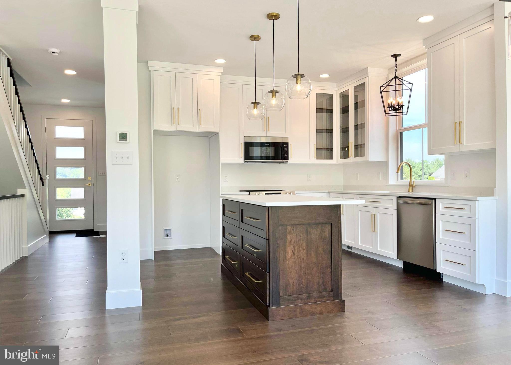 COUNTRY LANE - Residential