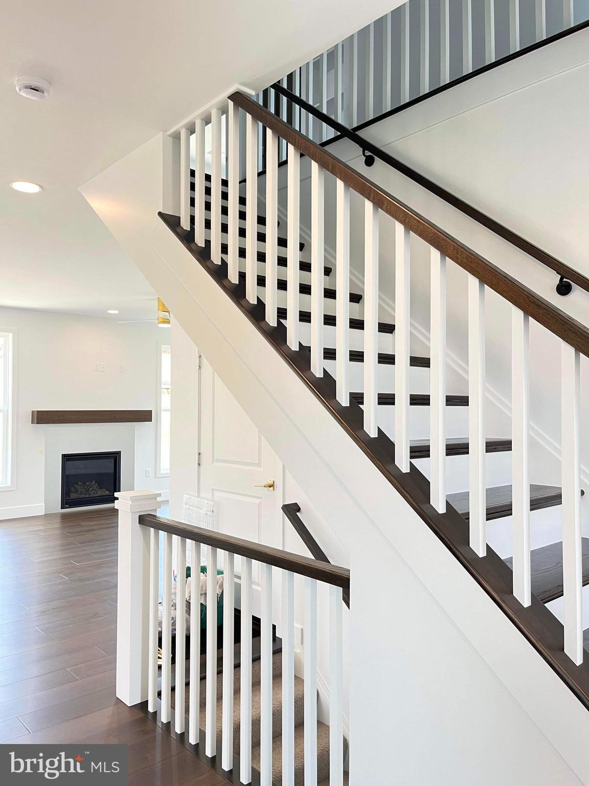 COUNTRY LANE - Residential