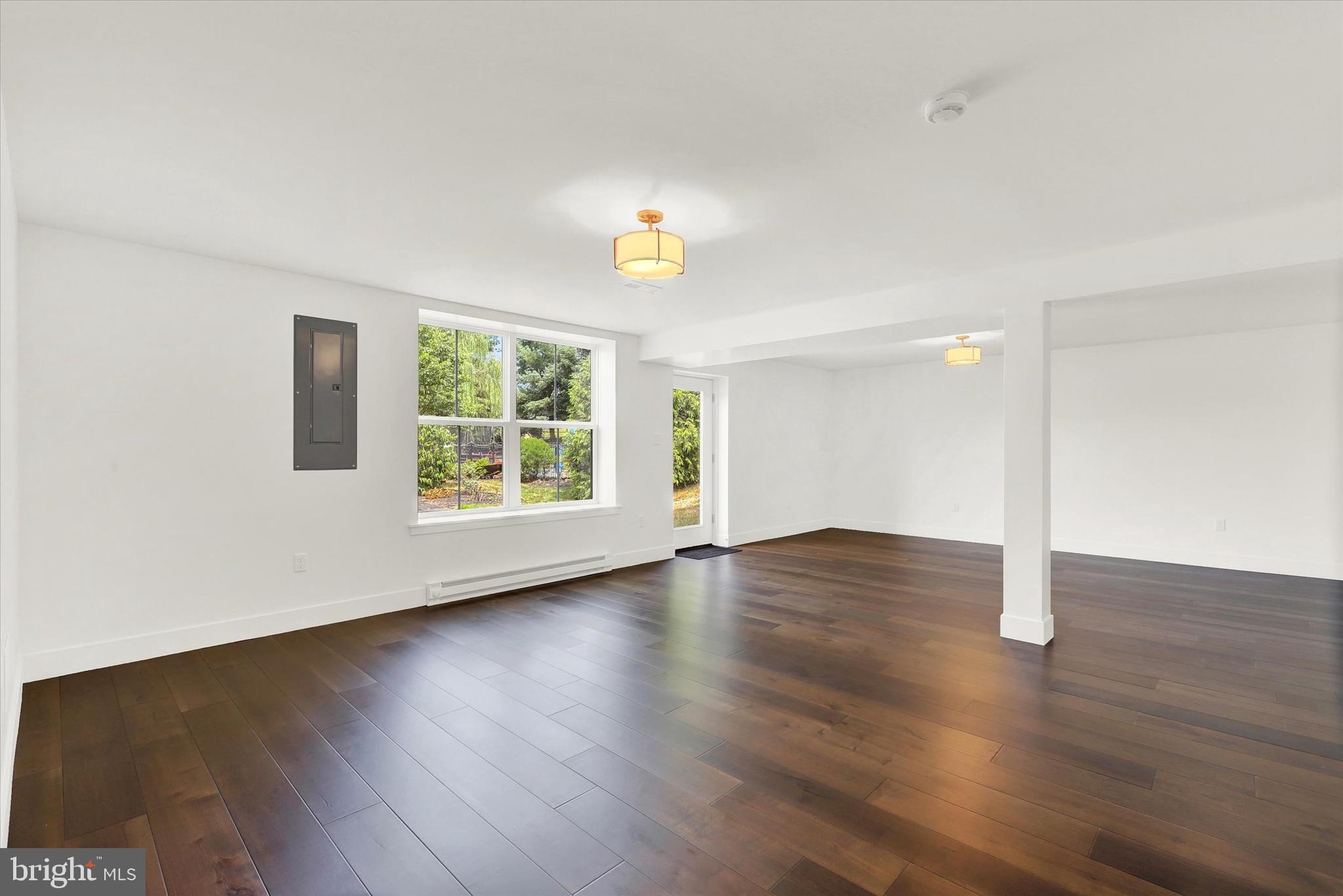 COUNTRY LANE - Residential