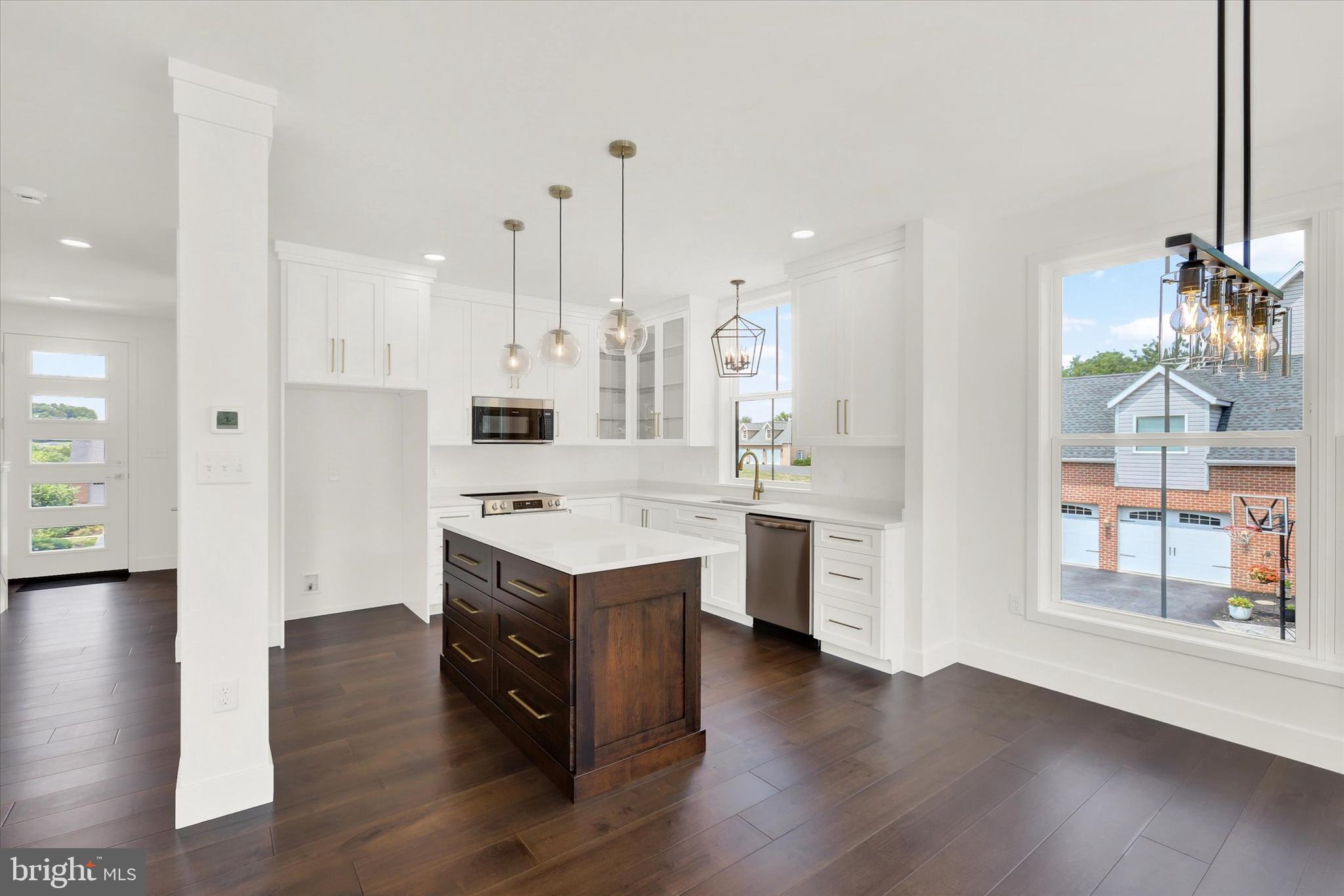 COUNTRY LANE - Residential