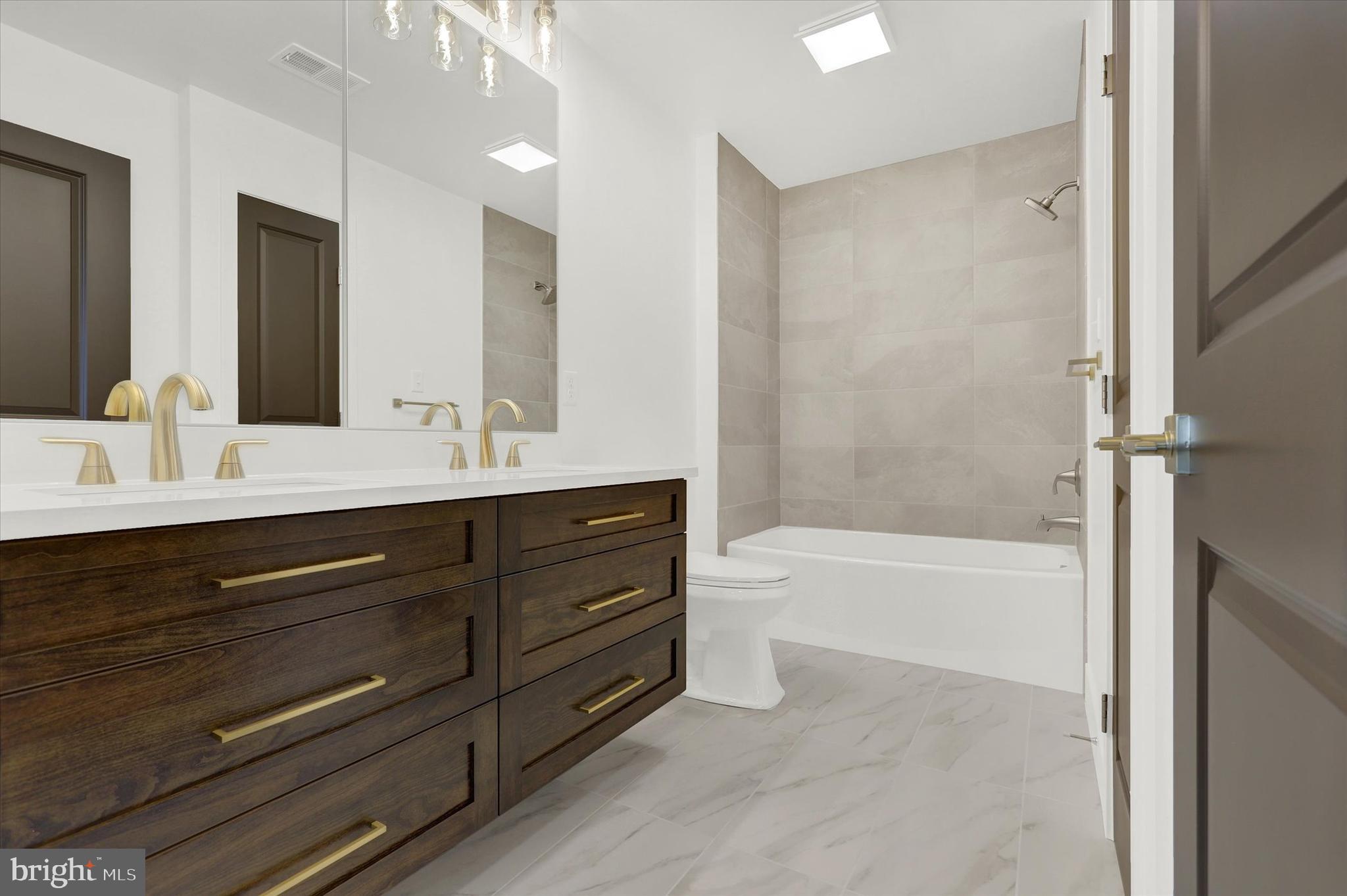 COUNTRY LANE - Residential