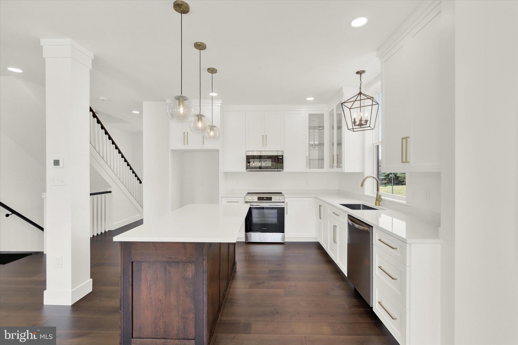 COUNTRY LANE - Residential