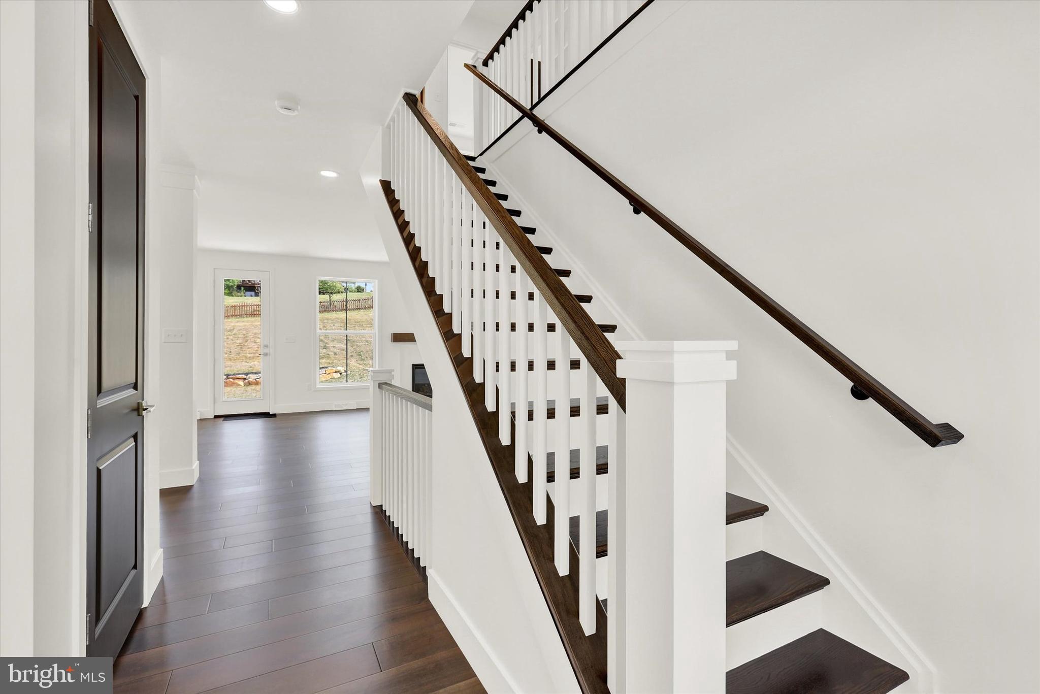 COUNTRY LANE - Residential