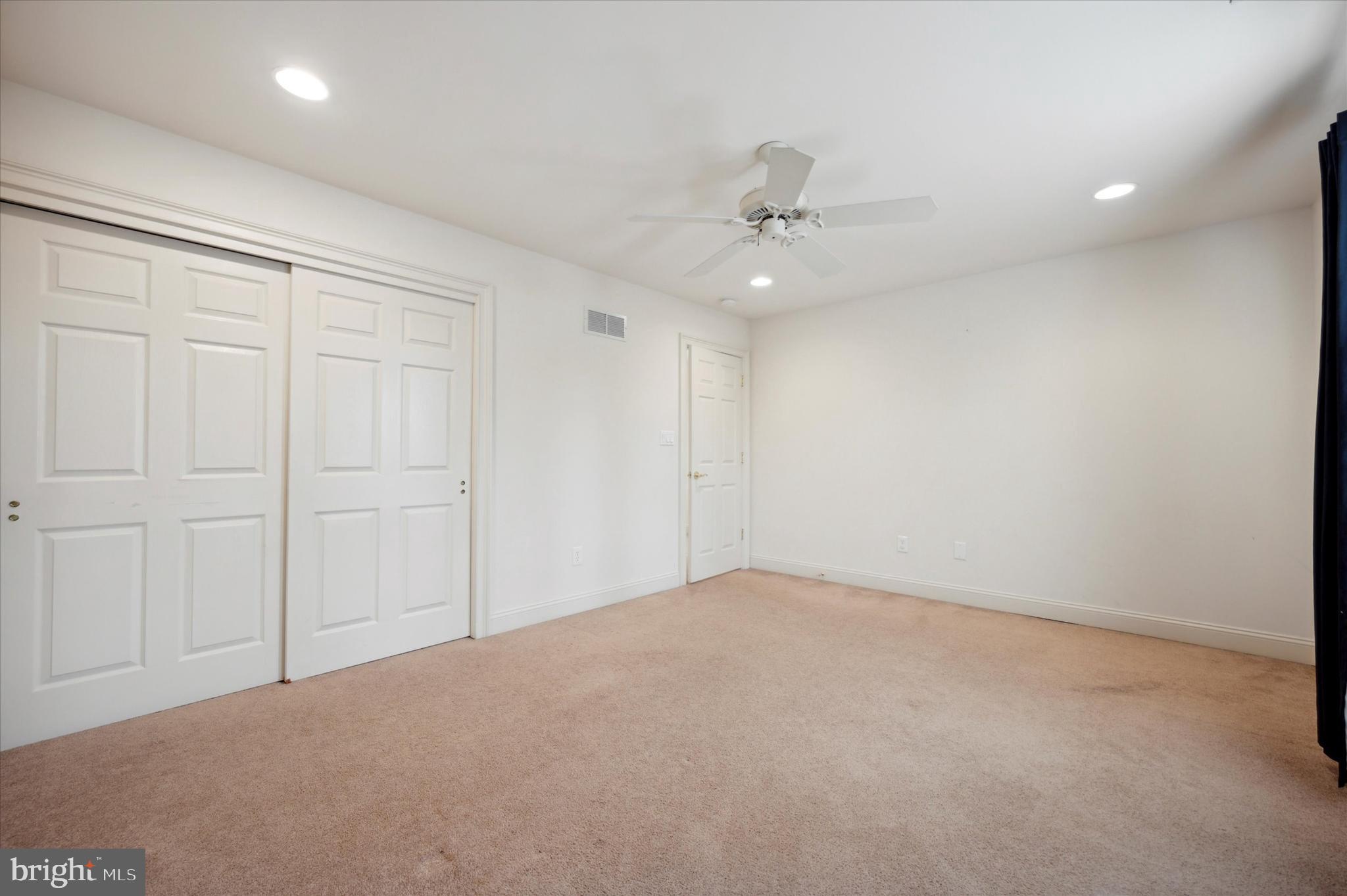 ST JAMES COURT - Residential