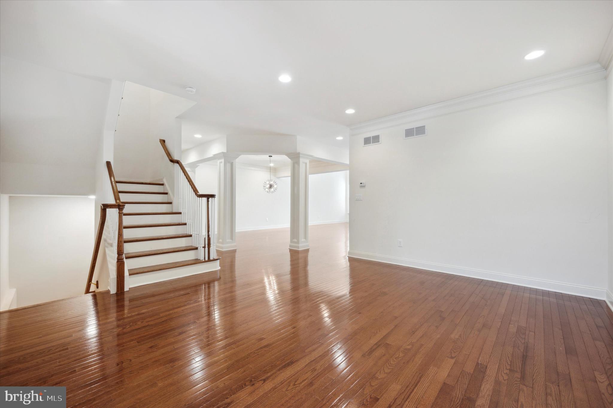 ST JAMES COURT - Residential