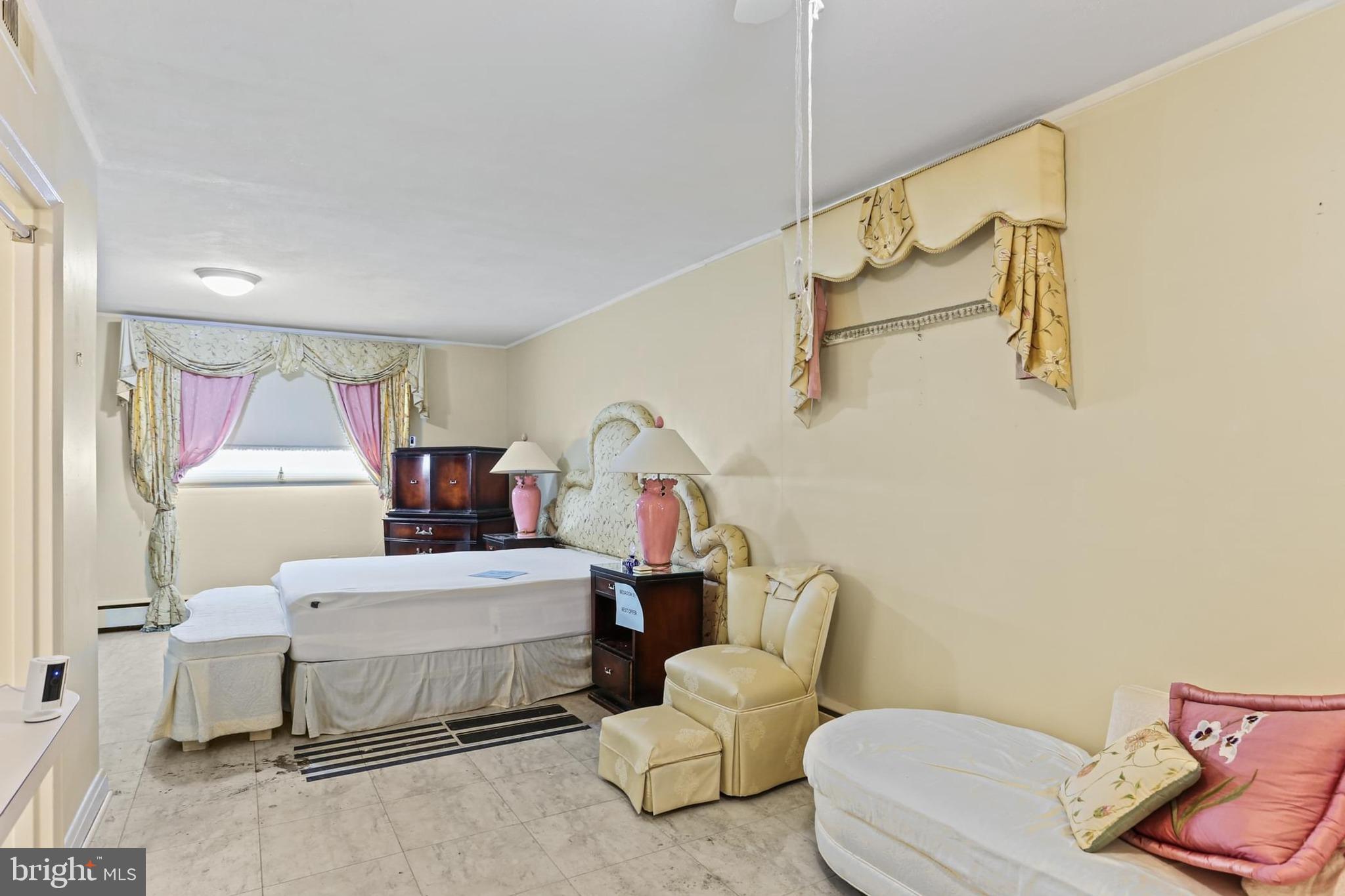 DUMBARTON MEADOWS - Residential