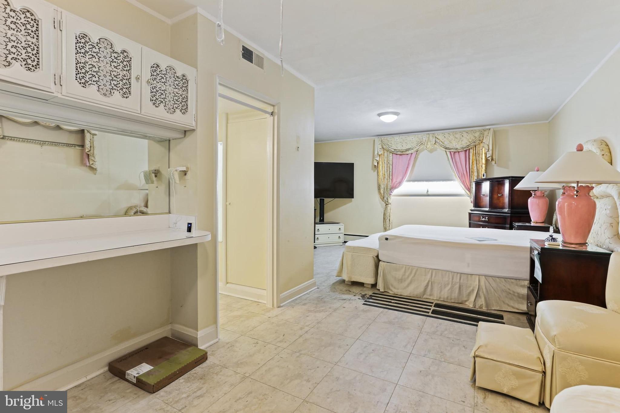 DUMBARTON MEADOWS - Residential