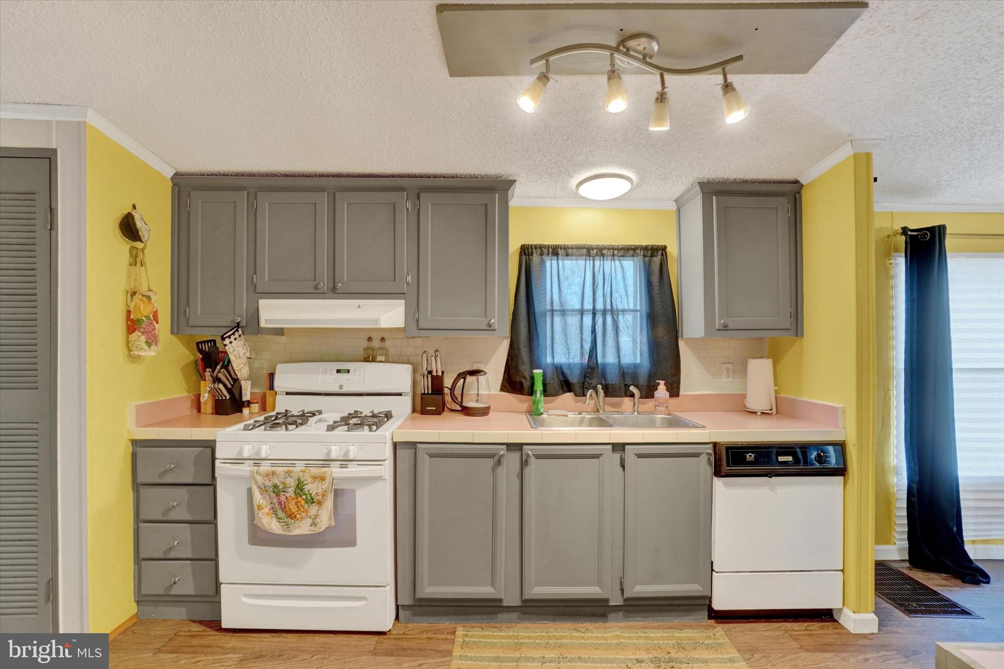 TALL OAK ESTATES - Residential