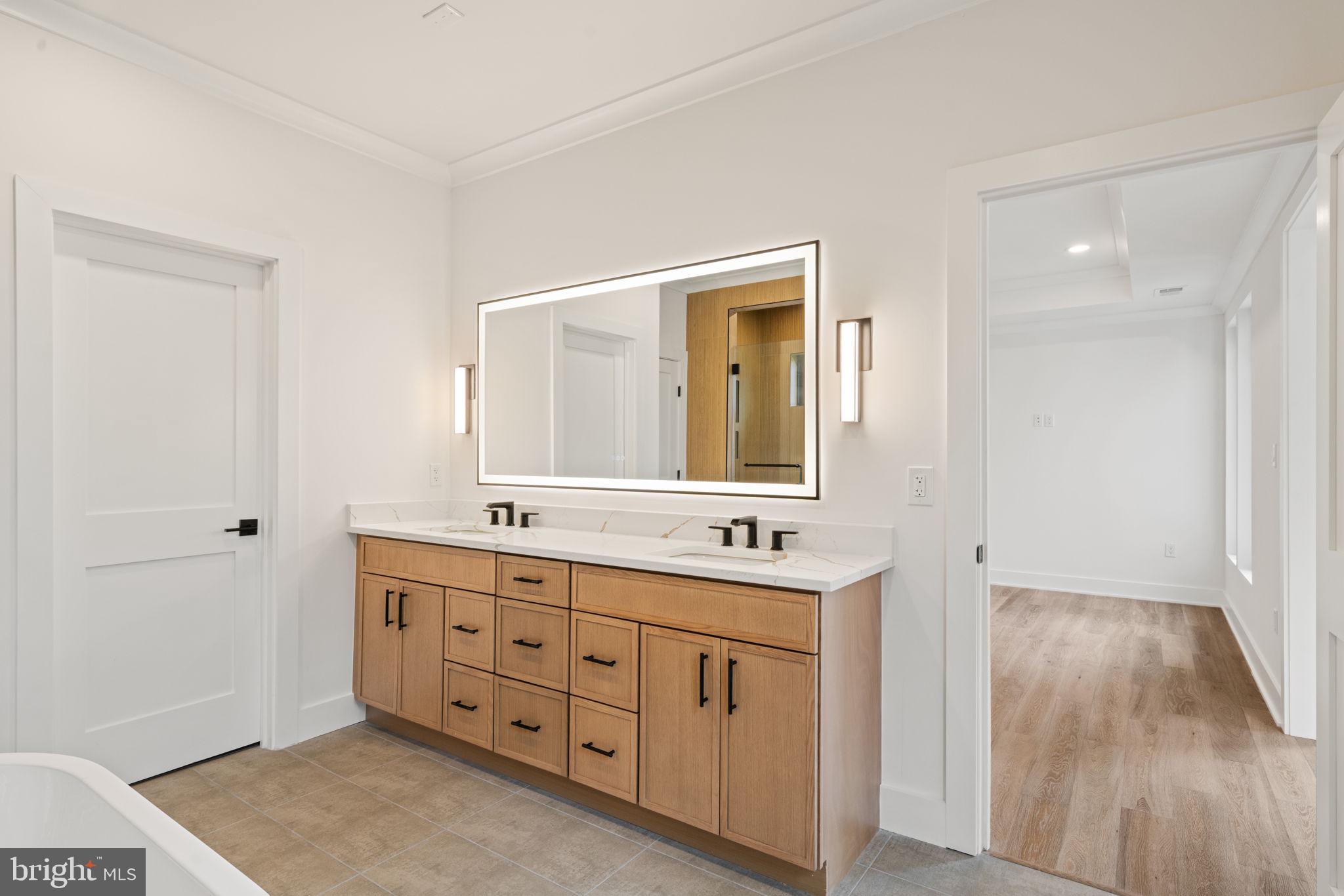 VIENNA WOODS - Residential