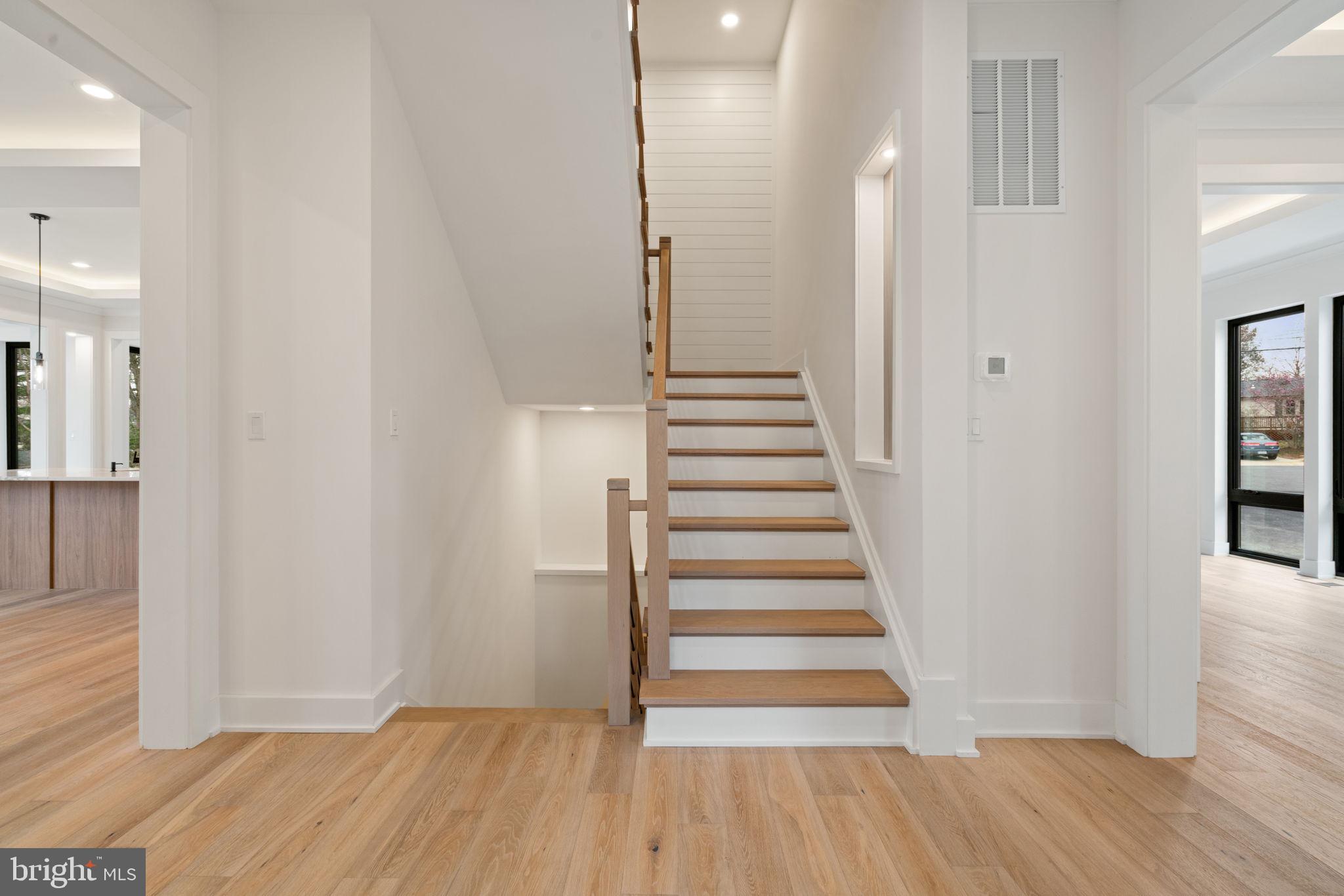 VIENNA WOODS - Residential