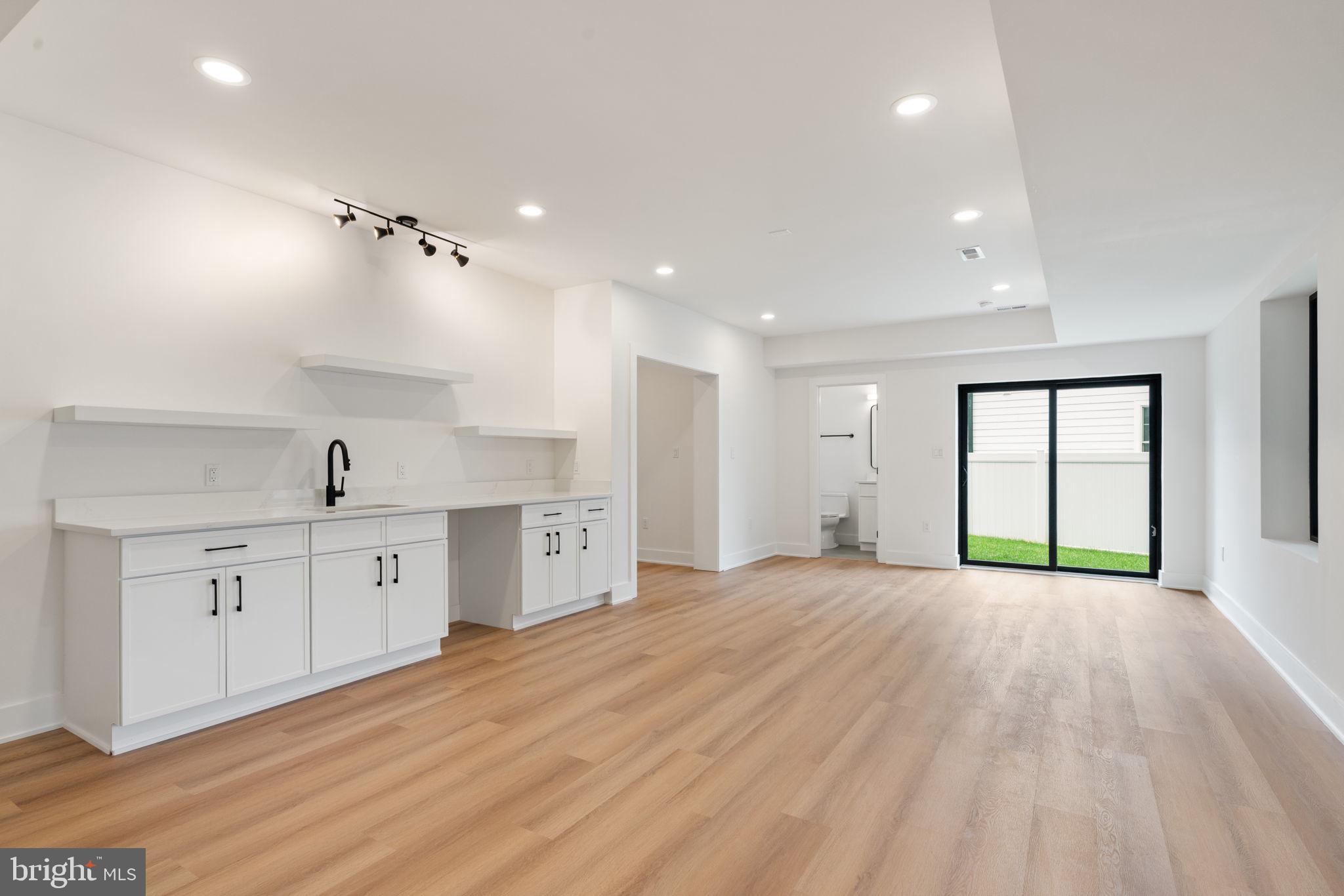 VIENNA WOODS - Residential