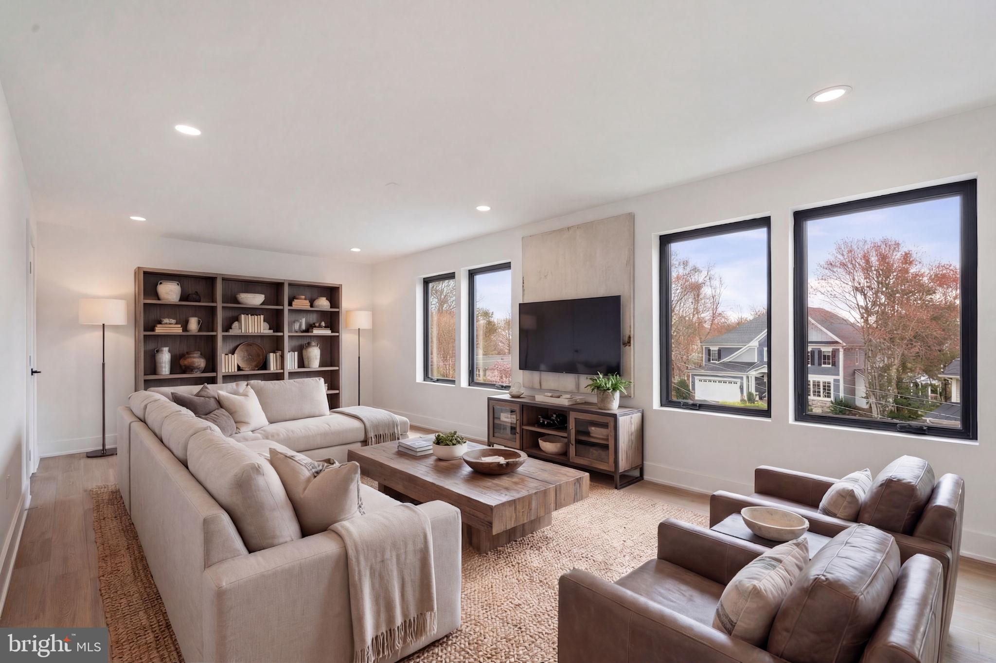 VIENNA WOODS - Residential