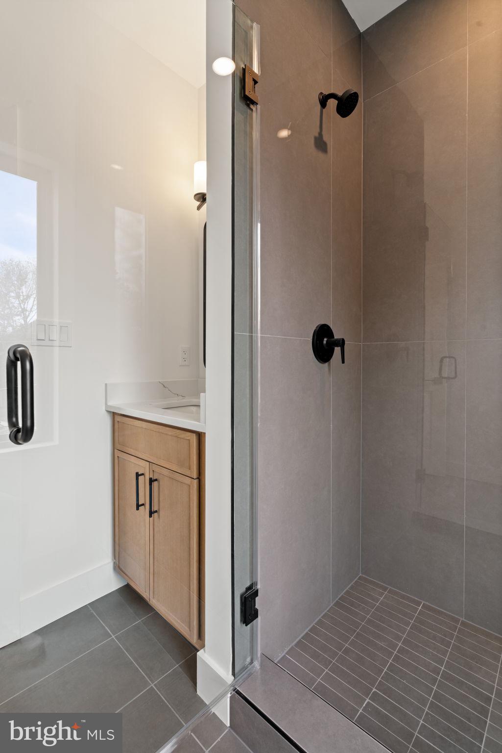 VIENNA WOODS - Residential