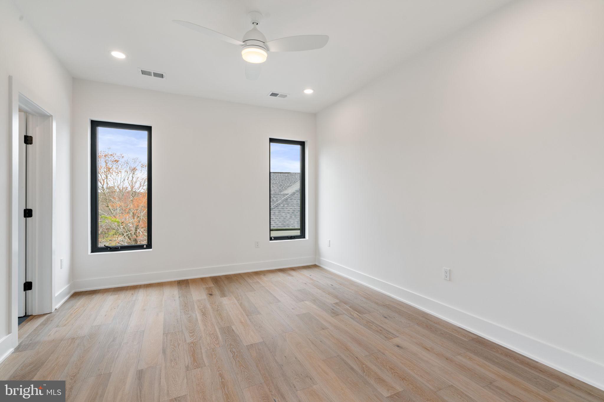 VIENNA WOODS - Residential