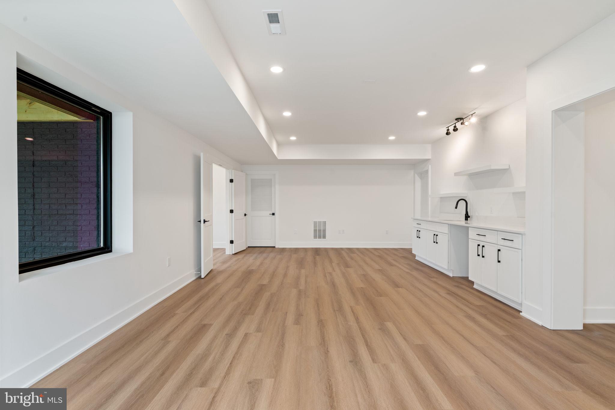 VIENNA WOODS - Residential