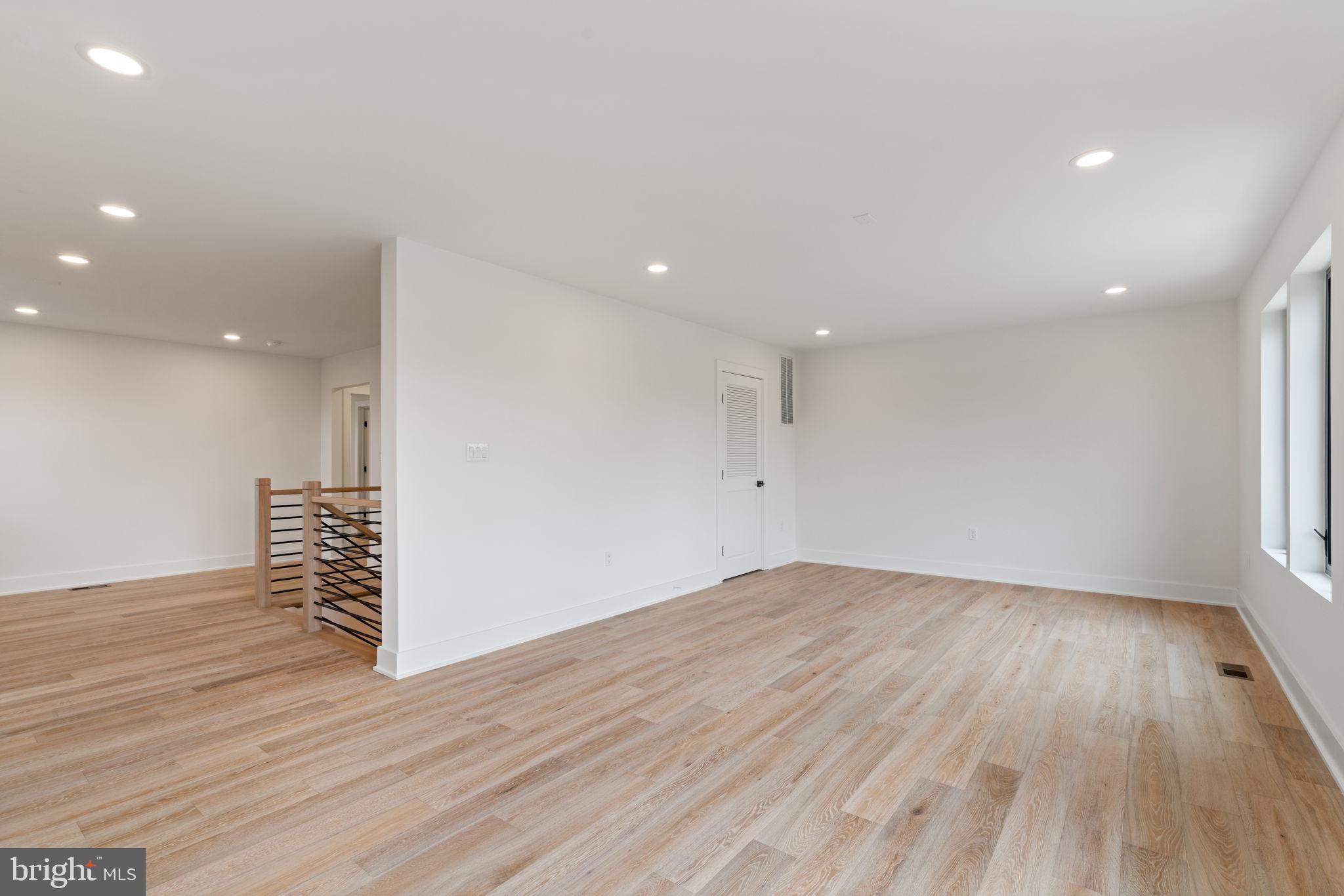 VIENNA WOODS - Residential