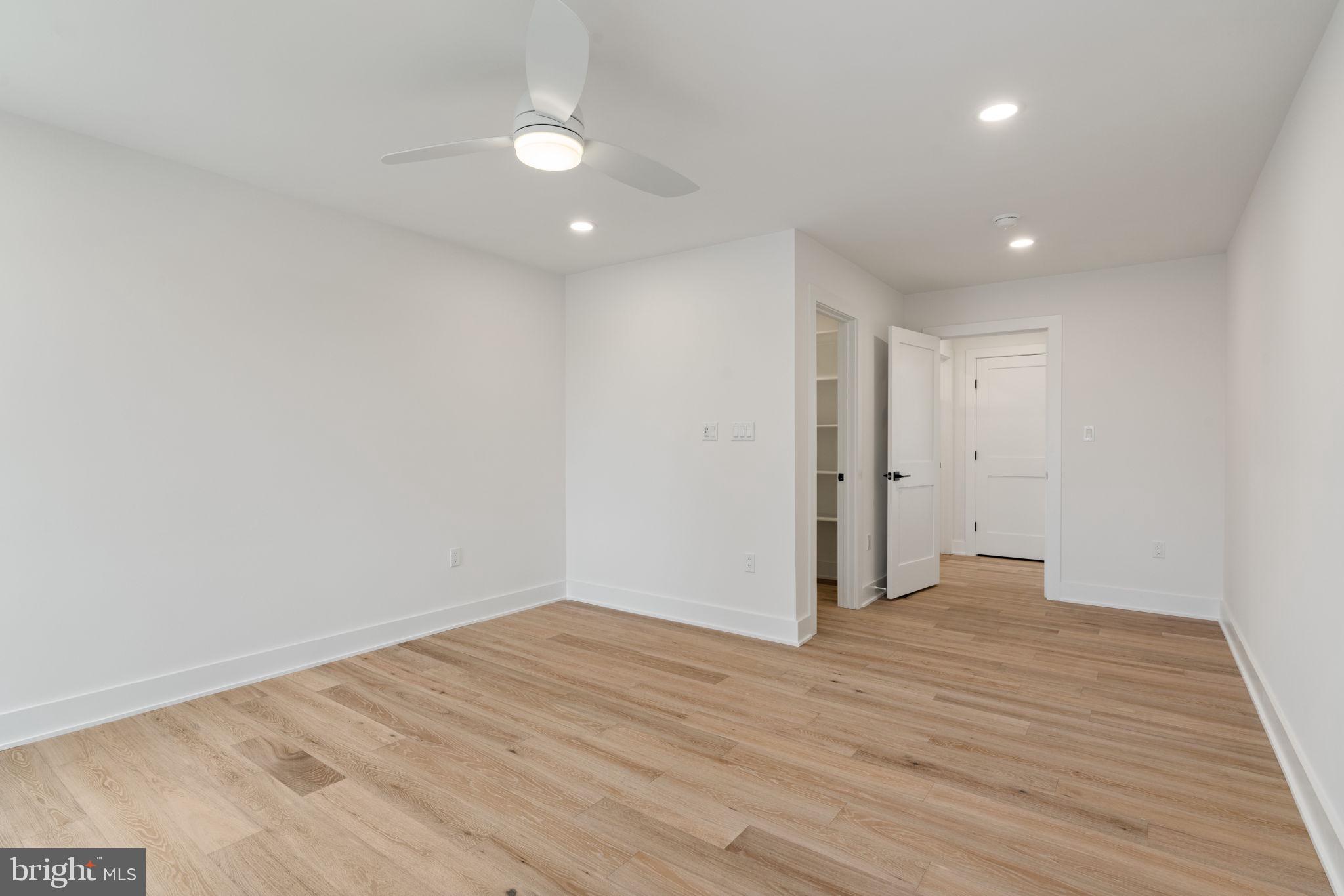 VIENNA WOODS - Residential