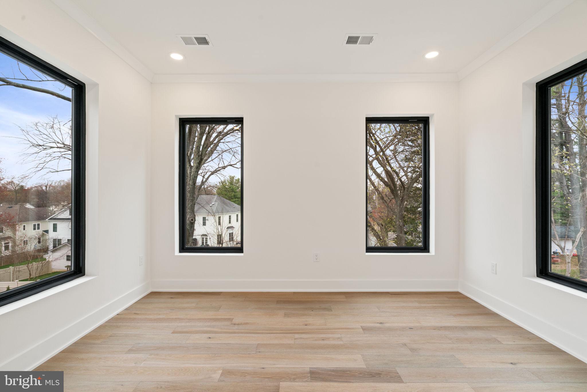 VIENNA WOODS - Residential