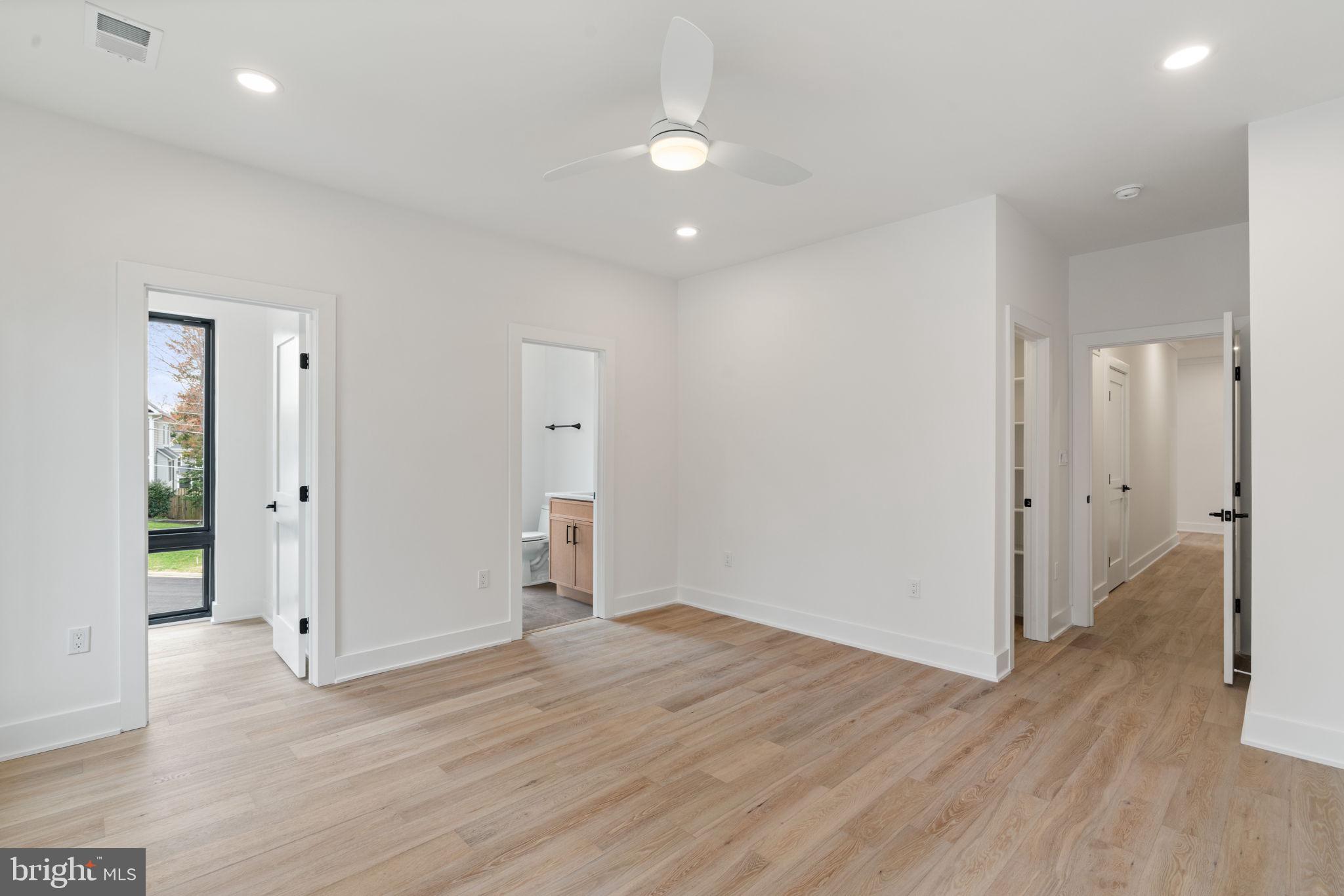 VIENNA WOODS - Residential