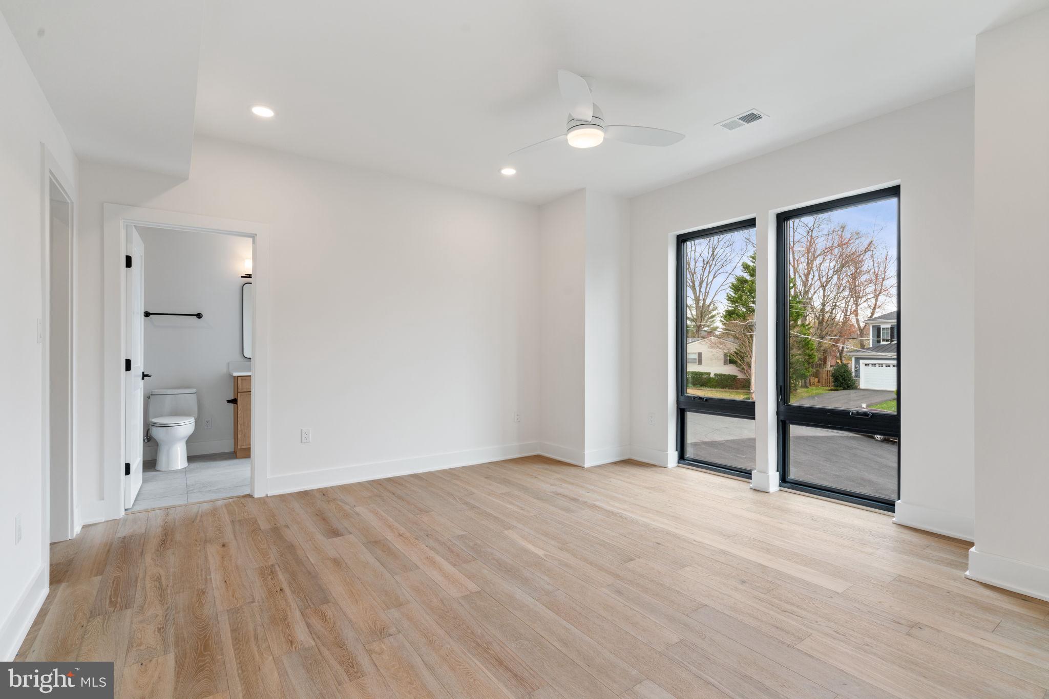 VIENNA WOODS - Residential