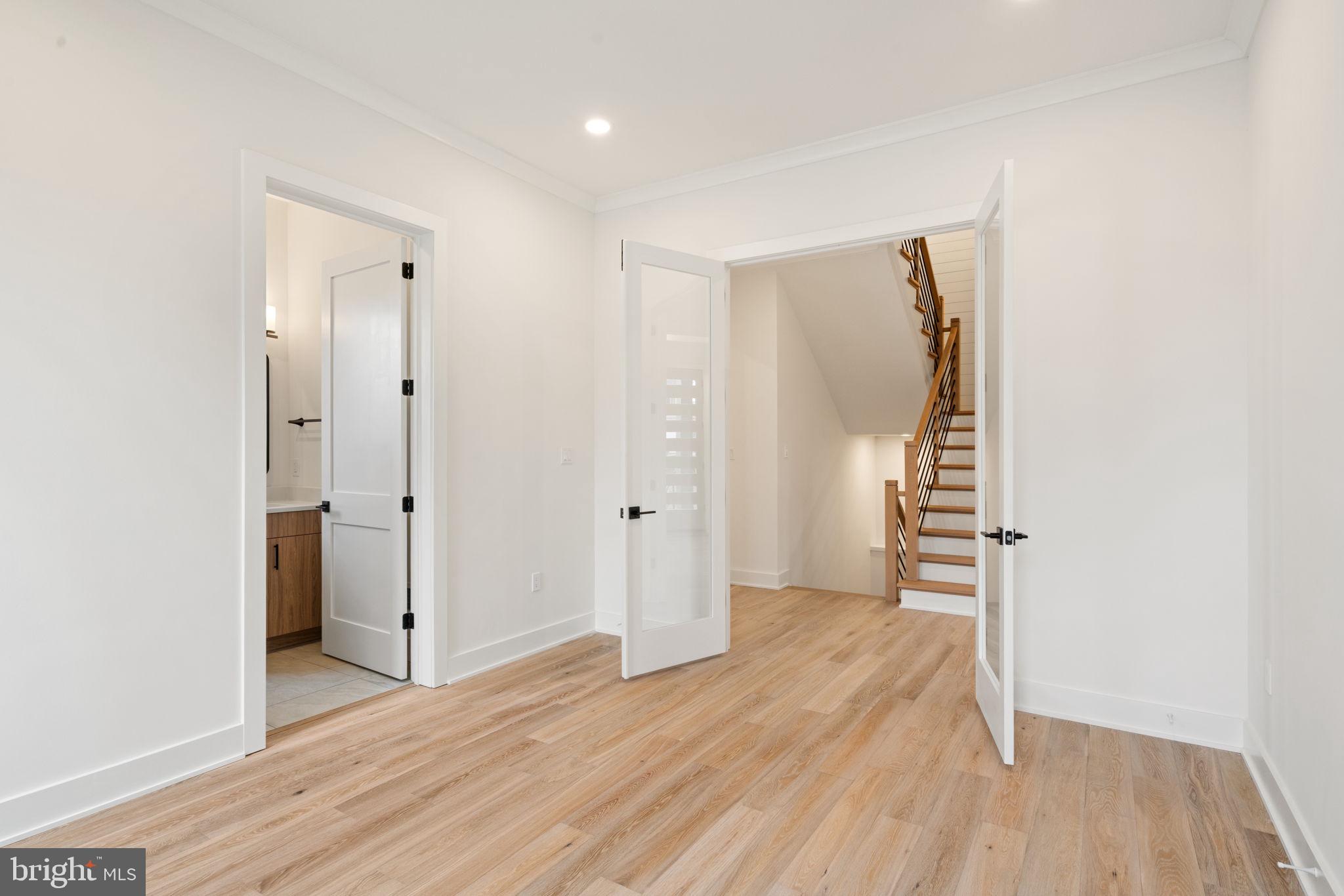 VIENNA WOODS - Residential