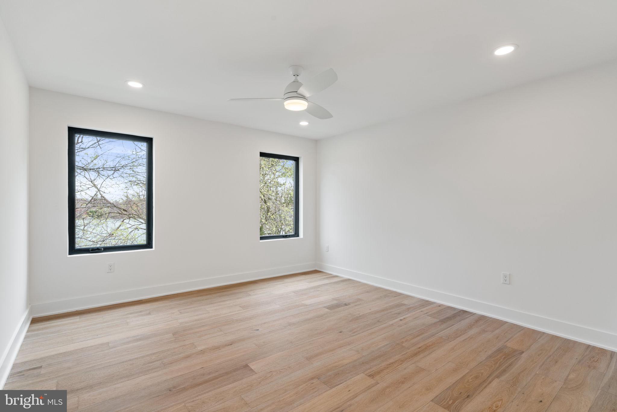 VIENNA WOODS - Residential