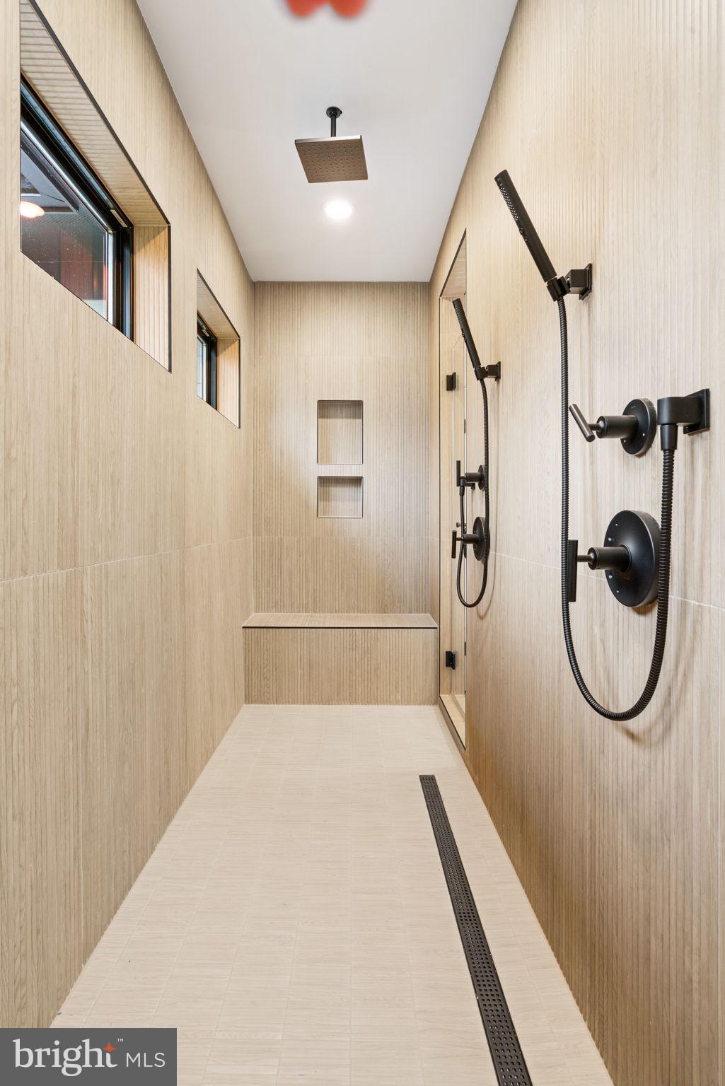 VIENNA WOODS - Residential