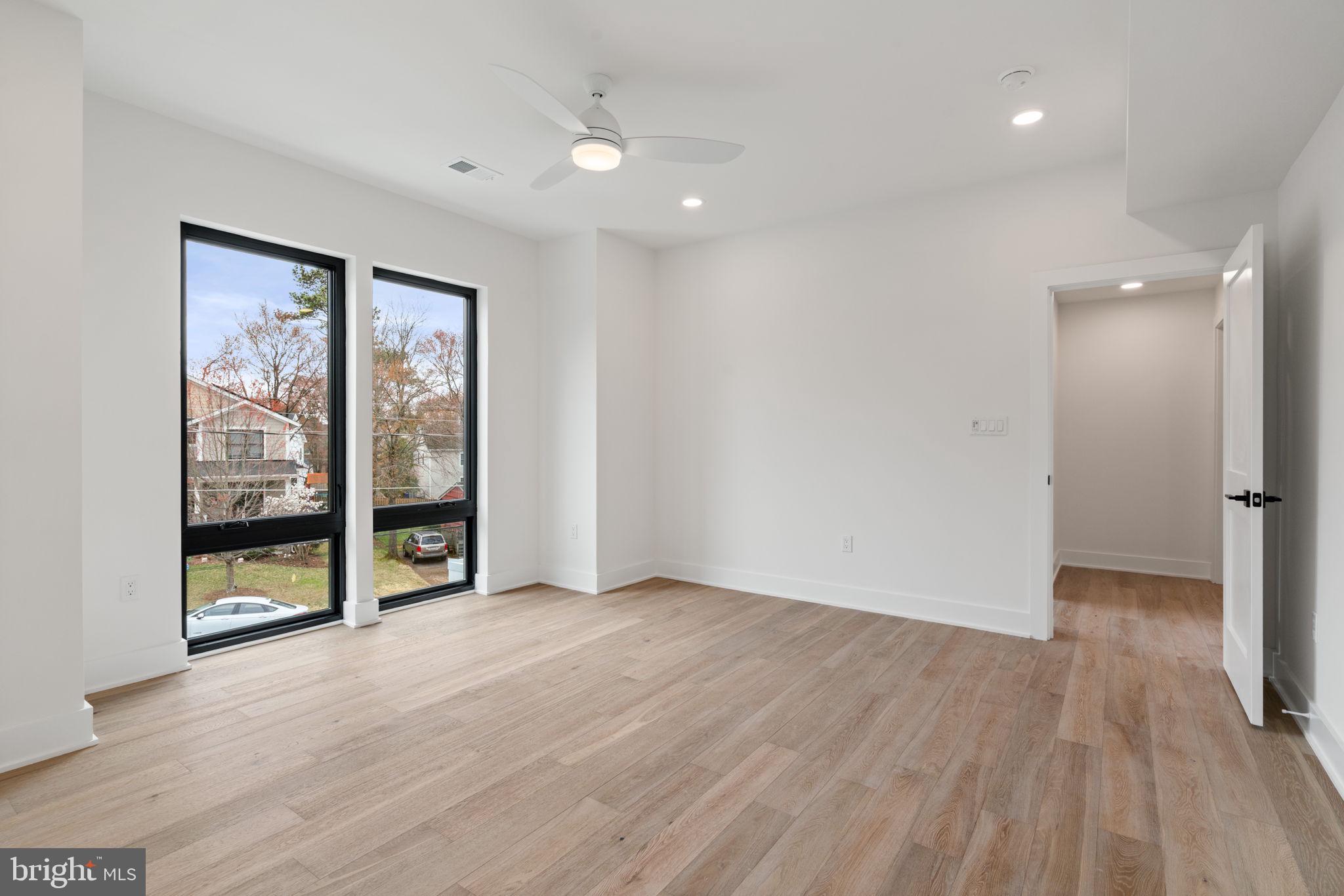 VIENNA WOODS - Residential