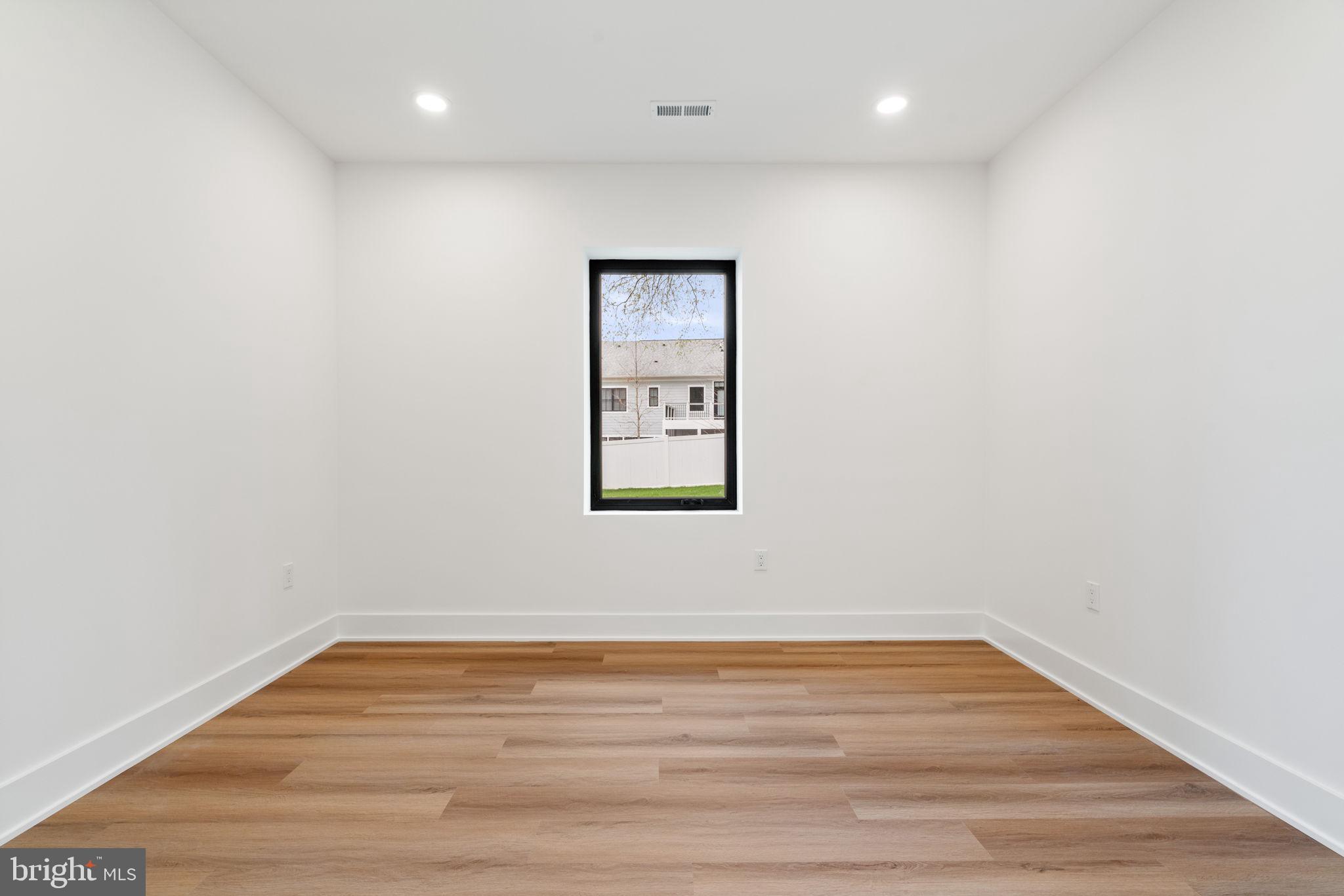 VIENNA WOODS - Residential