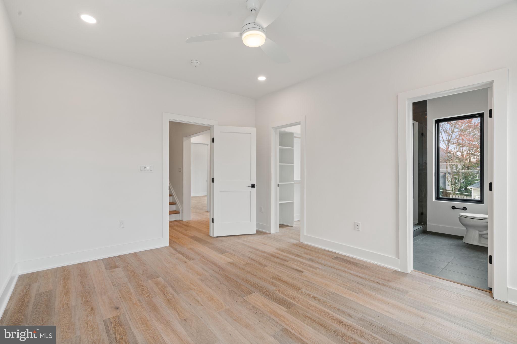 VIENNA WOODS - Residential