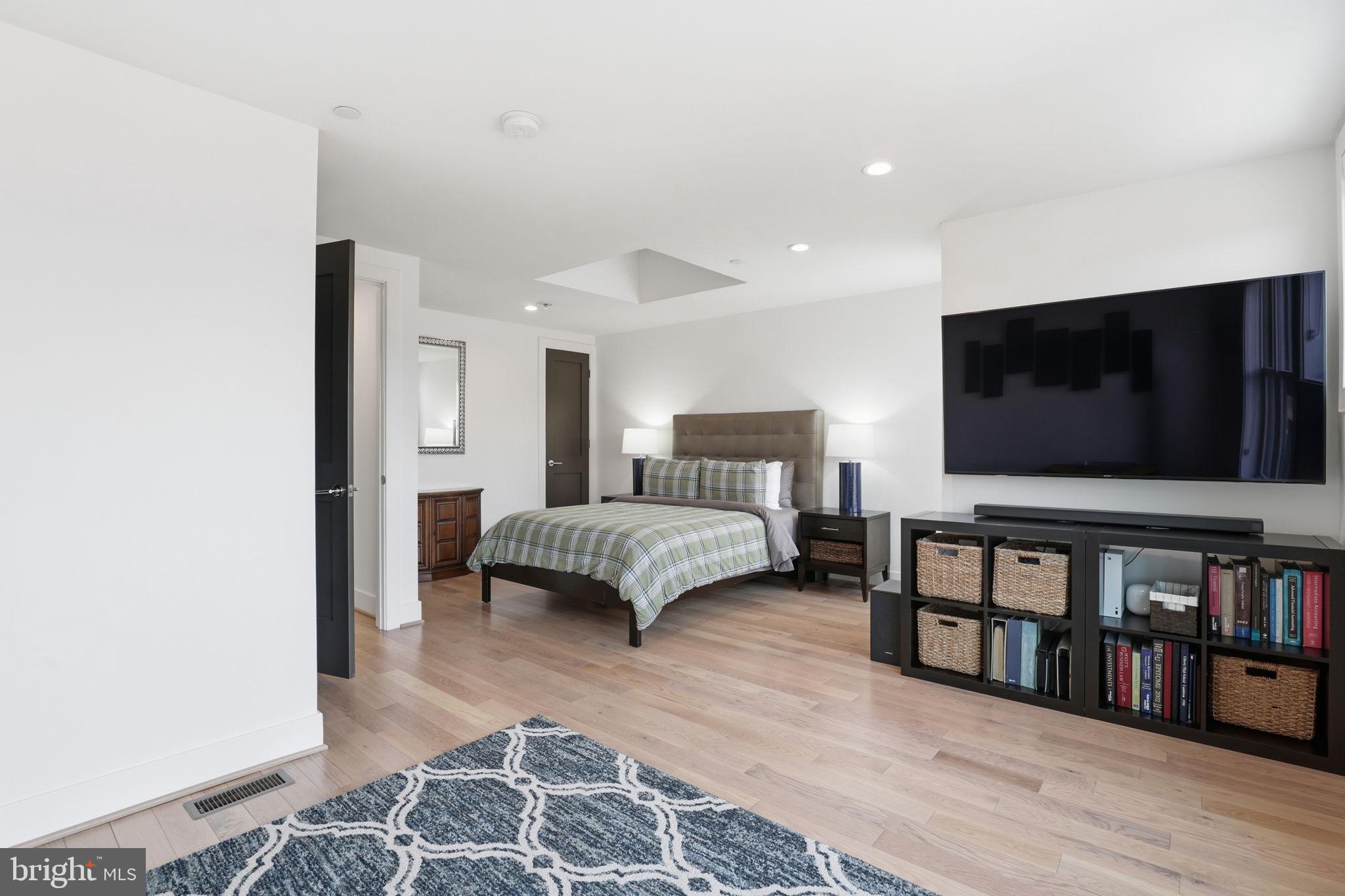 LOGAN CIRCLE - Residential