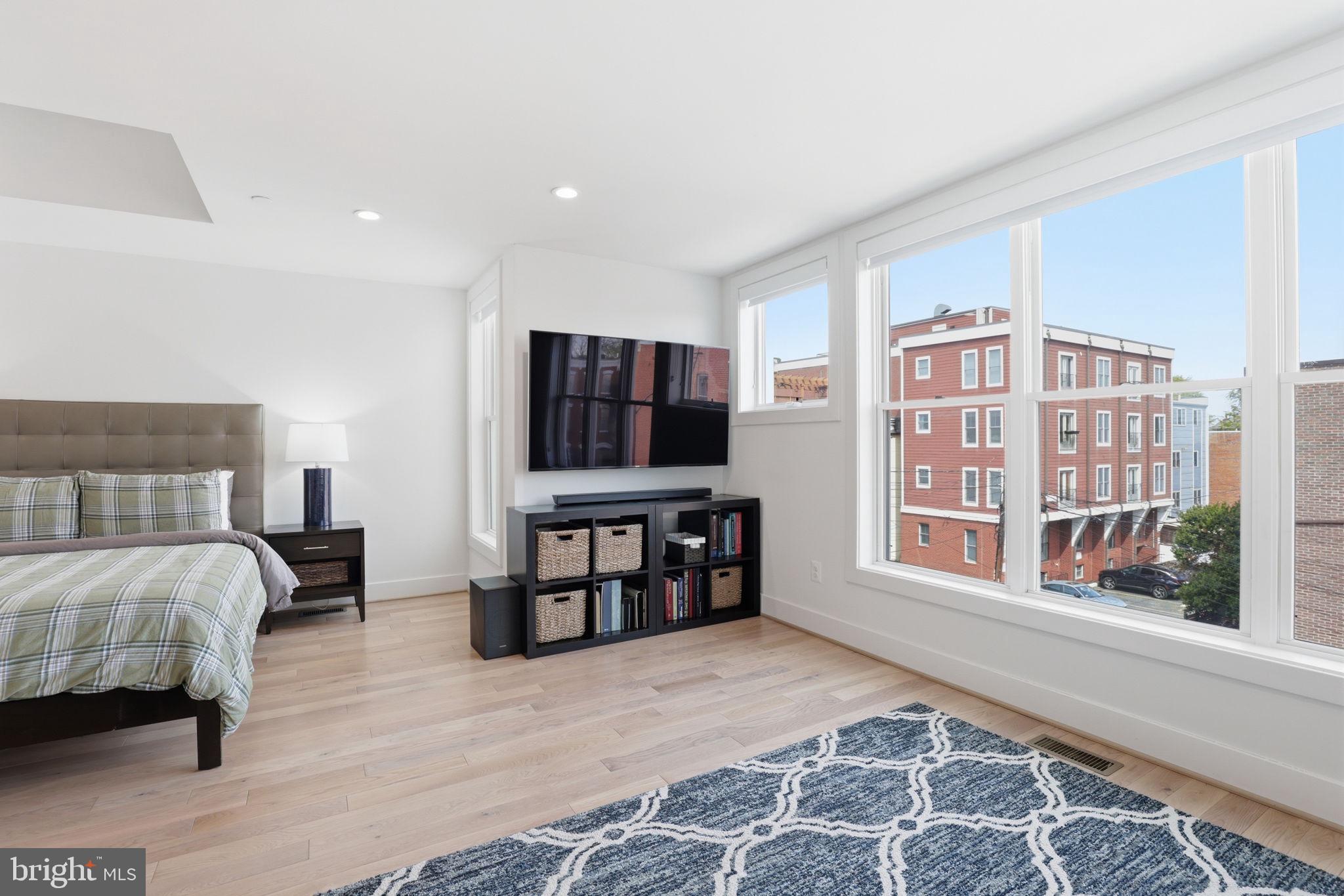 LOGAN CIRCLE - Residential