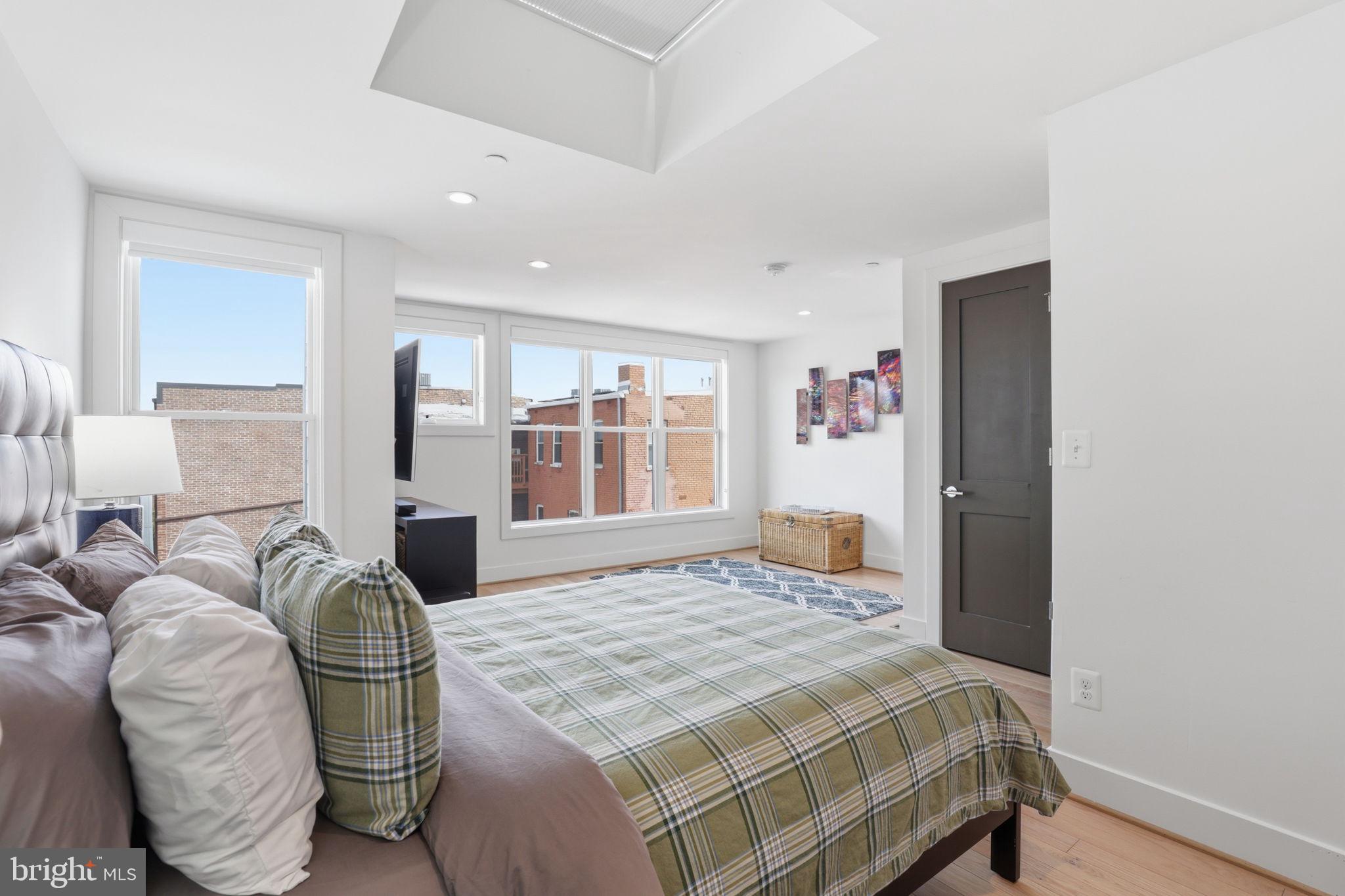 LOGAN CIRCLE - Residential