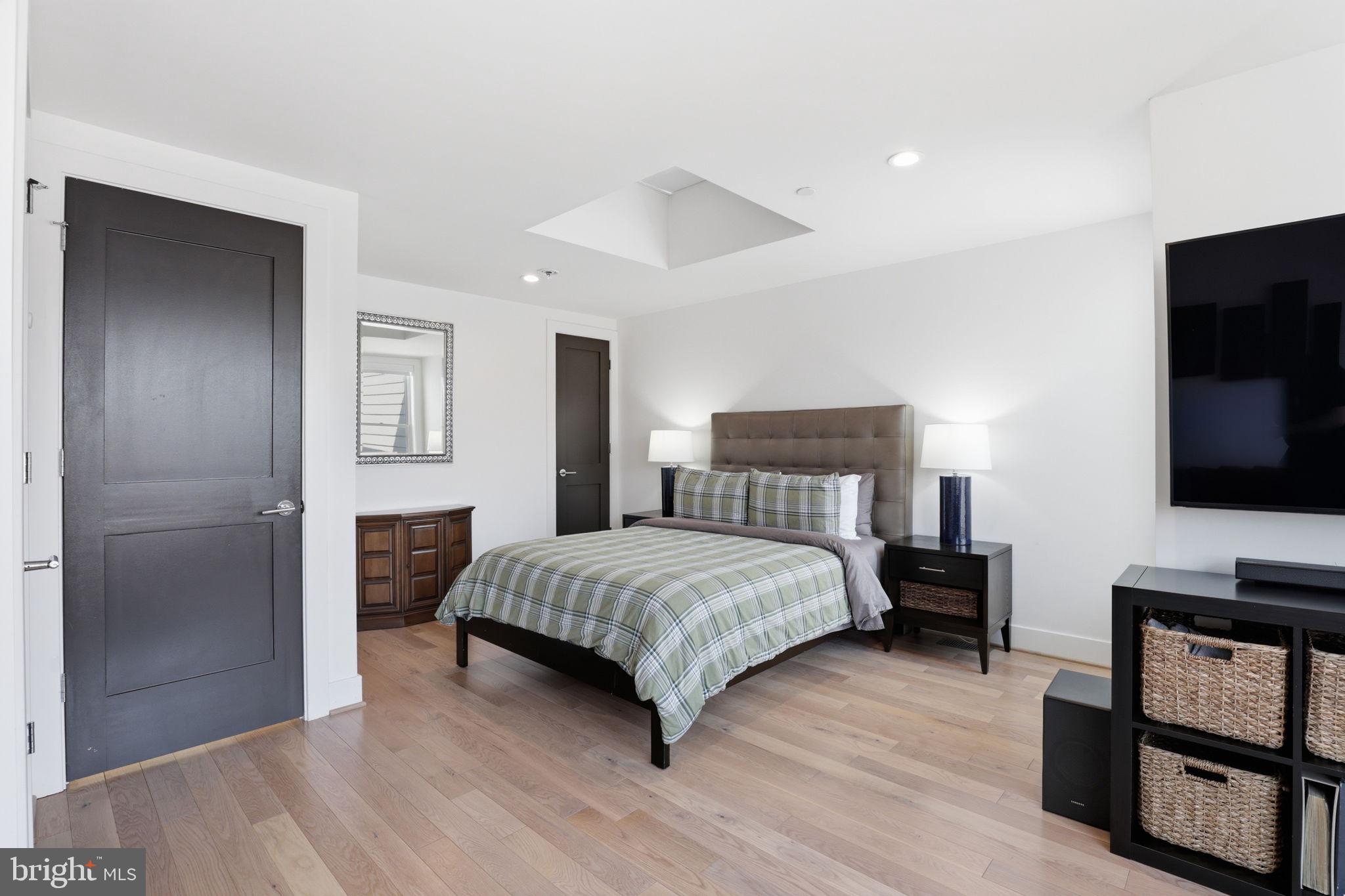 LOGAN CIRCLE - Residential