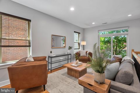 Condo For Sale - 1908 N Poplar Street #B<br/> PHILADELPHIA, PA 19130