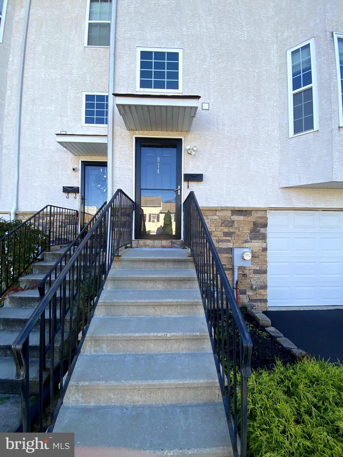 914 THOMAS STREET