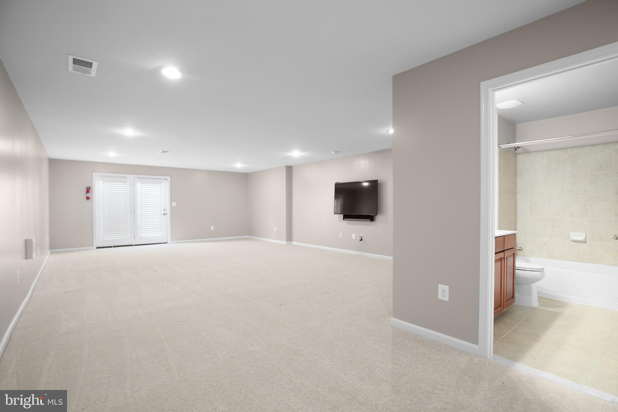 VIRGINIA HERITAGE AT LEE'S PARK - Residential