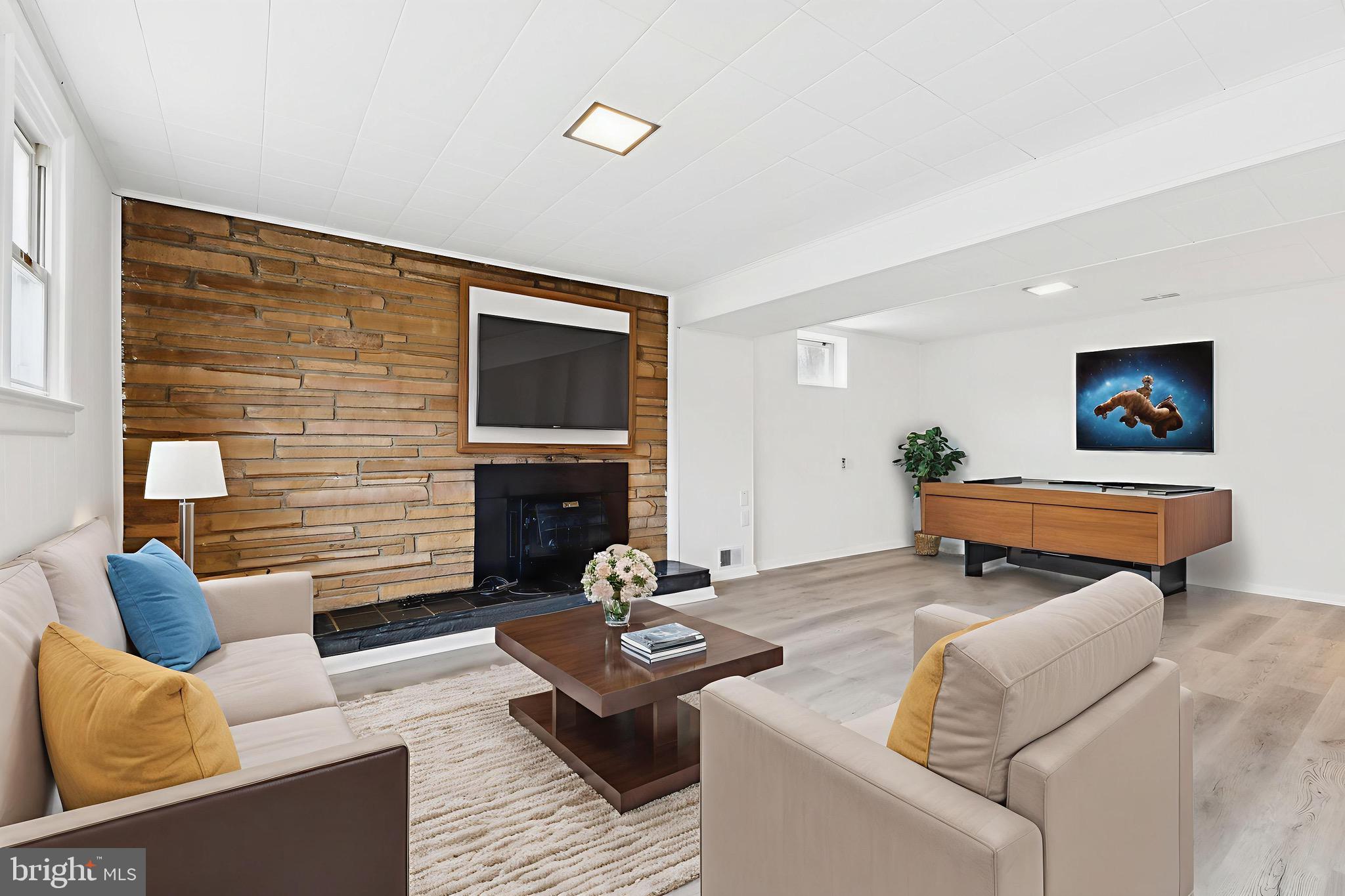 WOODBERRY FOREST - Residential